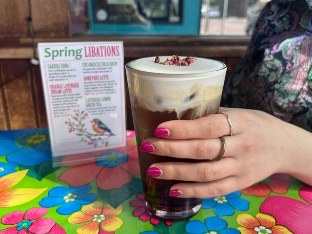 Our Sakura Soda is light, floral, and refreshing on its own.
Want to make it extra special? Add a single shot of espresso and cold foam to turn it into a Sakura Cream Soda! bubbly, creamy, and delicious. 🌸🥤
#drinkspecials #springlibations #sakurasoda🌸#creamsicle #honeybee #latte #lavendarlemon #greentea #comeandseeus #specialtycoffeedrinks #BranchCafeAndMarket #localbusiness See less
