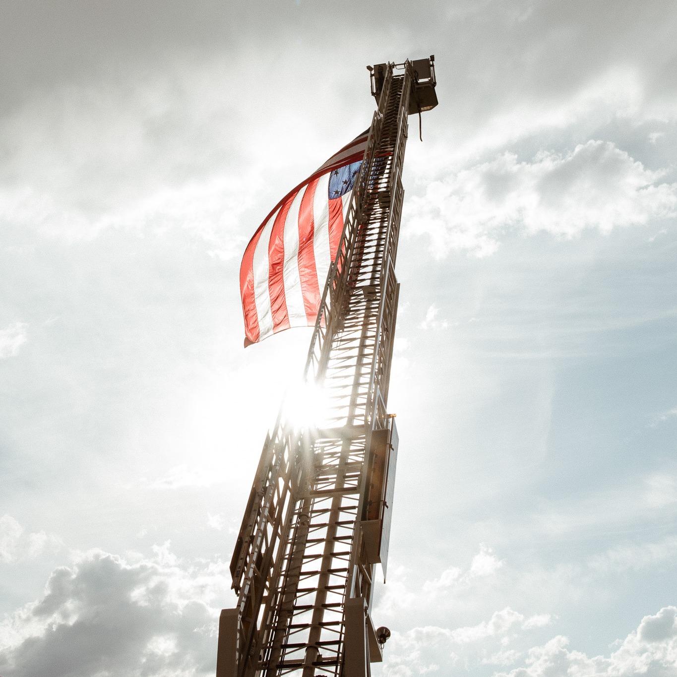 Today, we honor and remember the brave men and women who gave their lives in service to our country. Their courage, sacrifice, and unwavering commitment protect the freedoms we hold dear every day.
From all of us at the Jackson Hole Fire/EMS Foundation and @jh_fire_ems, we extend our deepest gratitude to our fallen heroes, veterans, and military families. 🇺🇸
#MemorialDay #HonorTheFallen #FreedomIsntFree #NeverForgotten #ServiceAndSacrifice #JHFireEMS #JHFireEMSFoundation