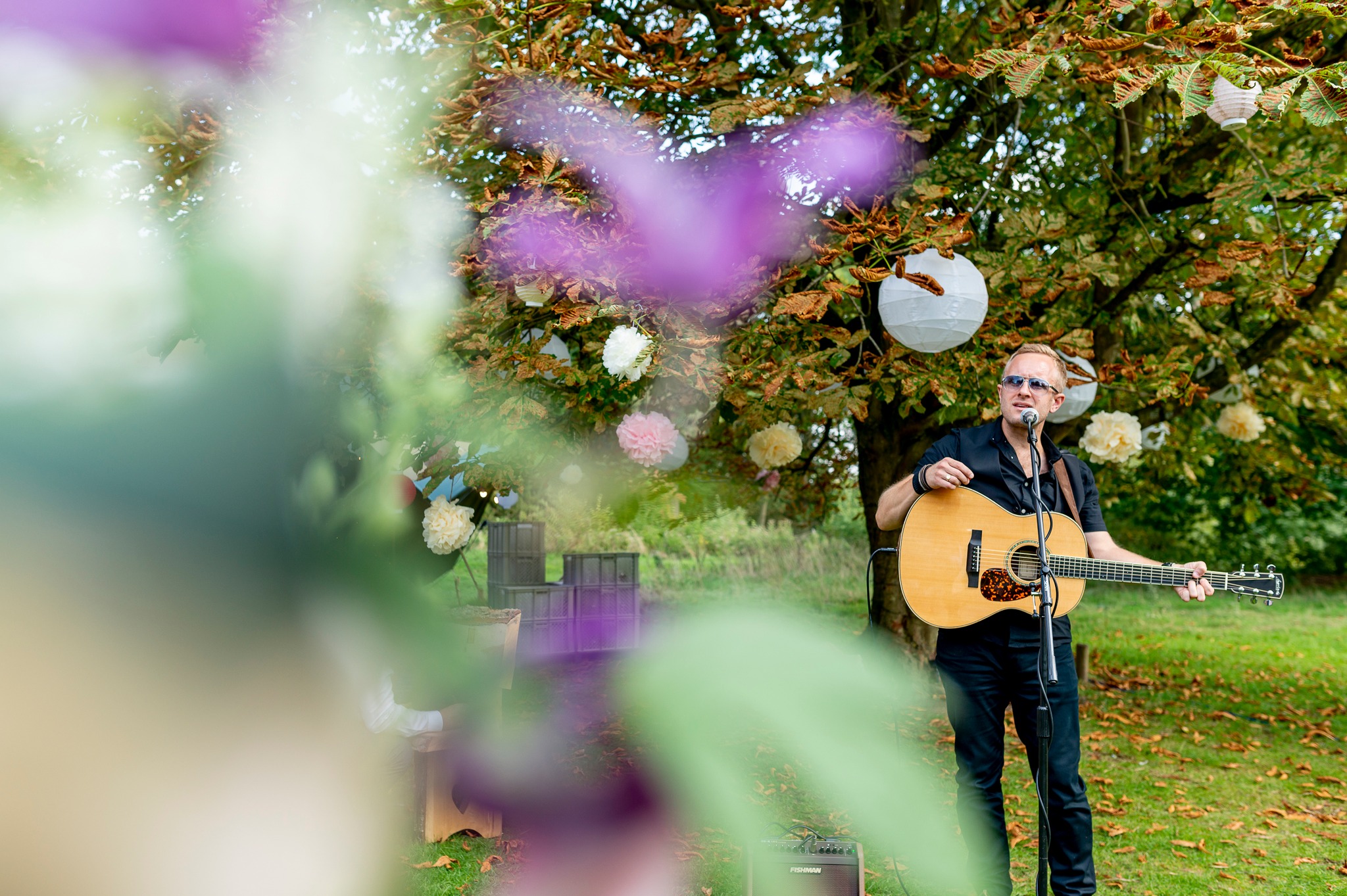 🍻 Beers, Prosecco, Canopies & Live Music?
🎼 Live 'Reception Drinks' Music is just one part of the @samlewisband ALL-DAY music package.
☎️ Get in touch now...
🌏 www.samlewismusic.com/contact
📸 Photography by Adam Cash