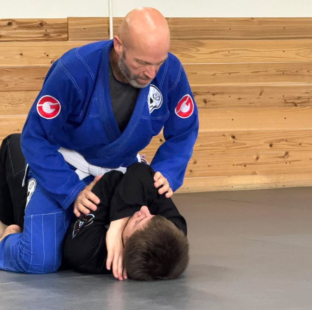 Adult Jiu Jitsu at Harvest is about growth, challenge, and community. š„
Every class gives students the opportunity to learn practical techniques, improve their conditioning, and sharpen their minds through problem-solving and live training. Jiu Jitsu teaches patience, control, and resilience while providing an incredible workout and a lifelong path of learning.
But what makes our program truly special is the people.
Our students train hard together, encourage one another, and build real friendships on the mat. Whether you are brand new or experienced, Harvest is a welcoming place to challenge yourself and continue growing.
Jiu Jitsu is not about being the strongest person in the room, itās about becoming a better version of yourself through consistent effort and training.
Come train with us.
Come grow with us. #growthmindset #jiujitsu #bjj #harvest #franklintn