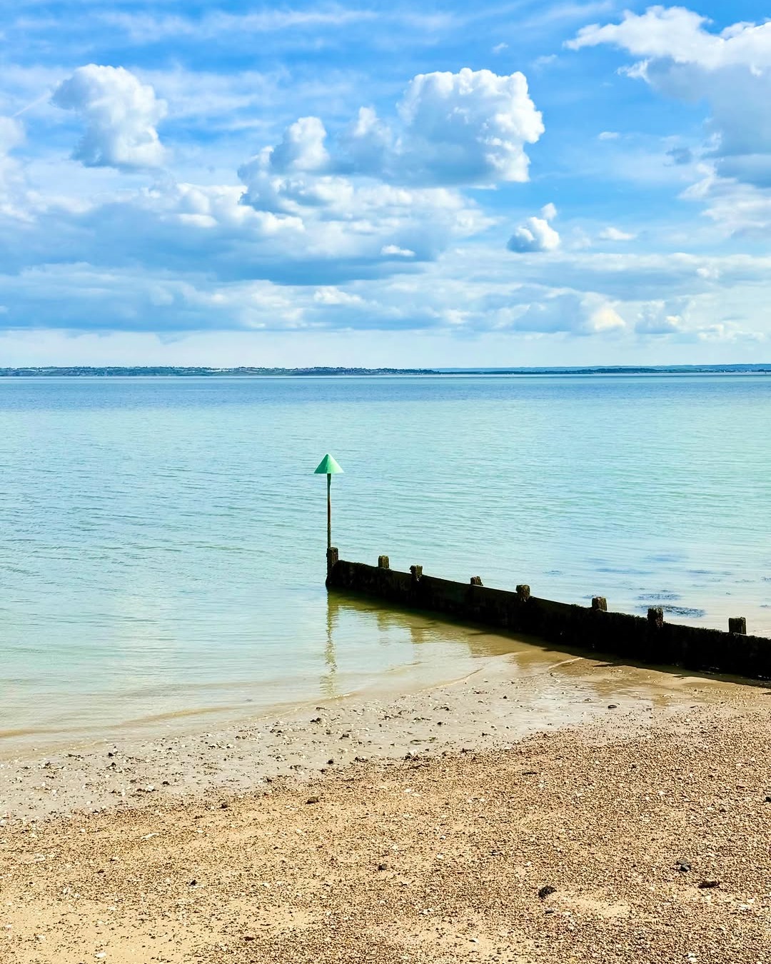 Beeeautiful shot from @shoeburygarrison Dare we say summer days are here? 😍😎
#southendonsea #shoeburyness #sunnydaysarehere #beachvibes