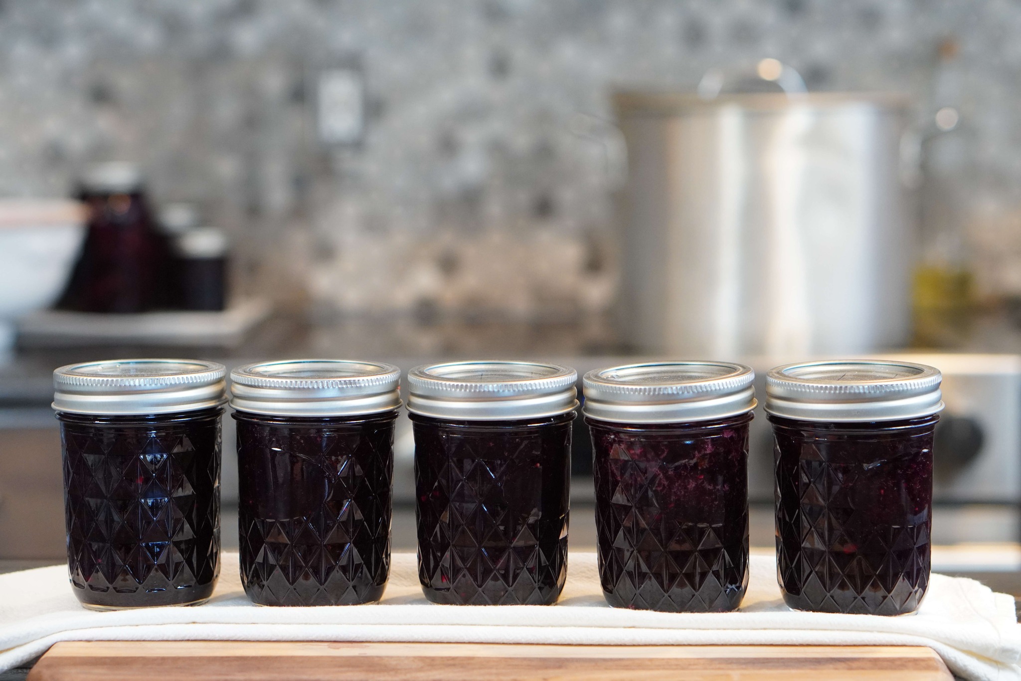 Rosemary Cherry Preserves with Honey Canning Recipe
Cherry preserves bring a burst of summer sweetness to your table, but adding rosemary and honey takes this classic treat to a new level. This recipe combines the bright, tart flavor of cherries with the earthy aroma of rosemary and the natural sweetness of honey. The result is a unique preserve that pairs beautifully with toast, cheese, or even roasted meats. If you enjoy making your own pantry staples, this rosemary cherry preserve with honey is a must-try.
Wisdom Preserved Website https://wisdompreserved.life/homemade-rosemary-cherry-preserves-with-honey-canning-recipe
Rosemary Bread: https://youtu.be/E_w_Rlmuq8c
How Altitude Affects Canning Processing: https://youtu.be/oSr1QyV8hU8
Quality, American-made, Superb CANNING LIDS and JARS:
✅Here is your 20% off promo code: WP20
✅Superb Website https://shop.superbsealing.com/?ref=WP20
#superbcanning @superbcanning