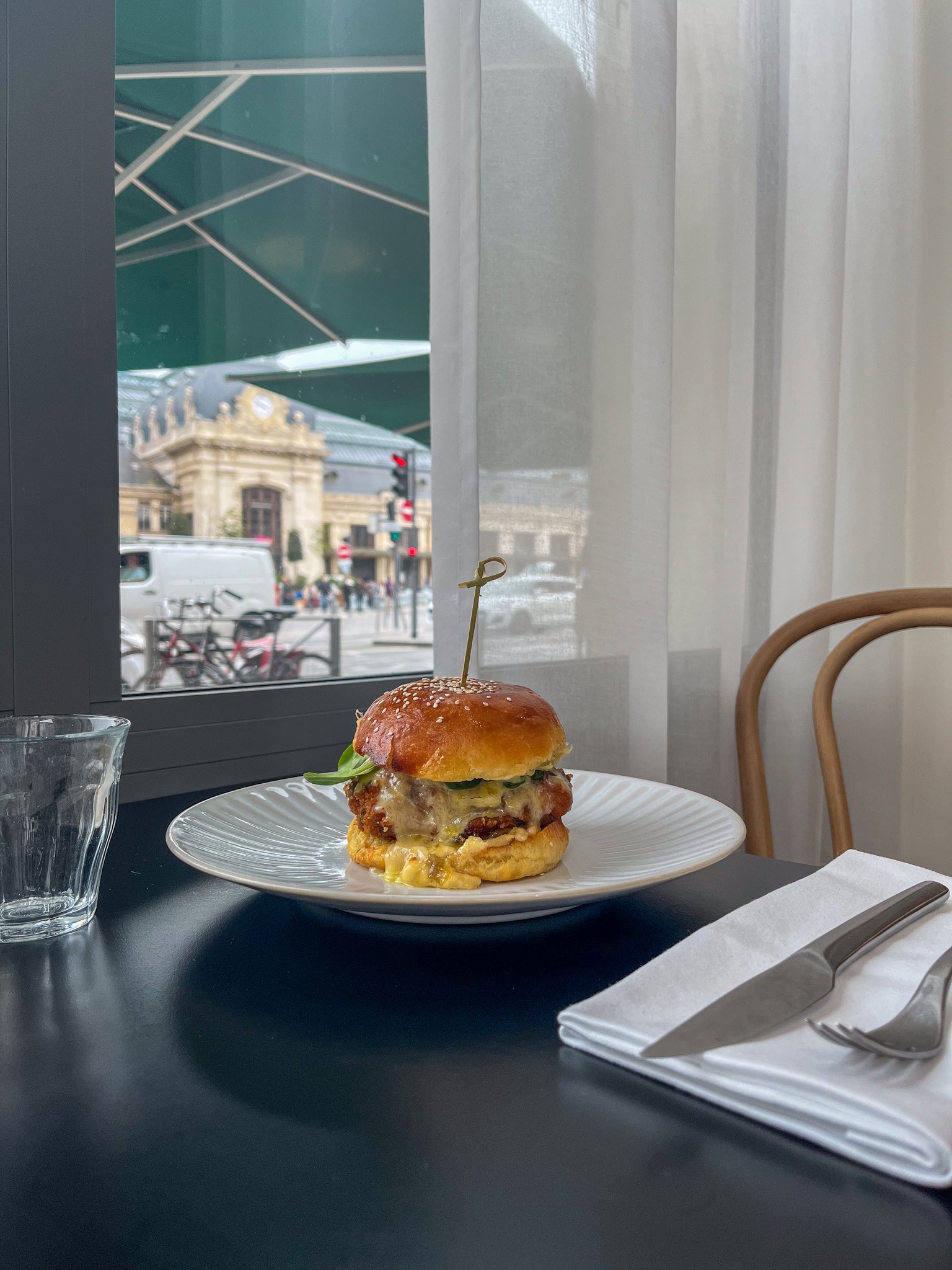 ⏱️ Déjeuner rapide… mais jamais bâclé
Que vous soyez de passage ou pressé, profitez d’un service efficace sans compromis sur la qualité.
✅ Plat du jour
✅ Service rapide
✅ Terrasse ou intérieur cosy
📍 À 2 minutes de la gare
#PauseDej #BordeauxFood #DéjeunerPro