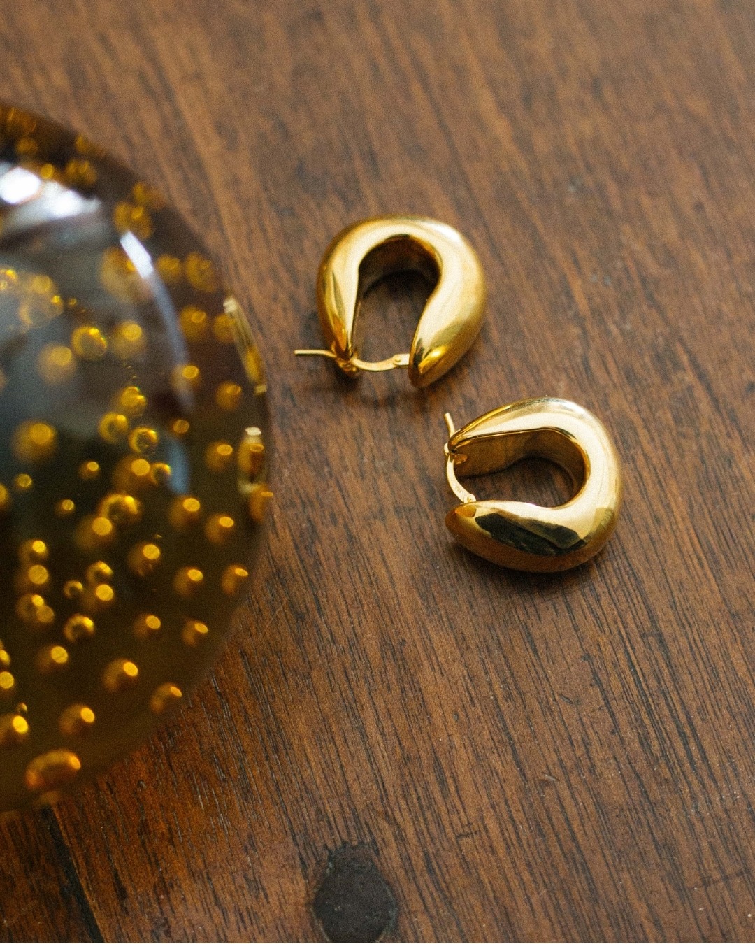 CIPRIDE earrings: one of those pieces you keep reaching for, season after season.
Soft sculptural curves, bold proportions and a timeless shape designed to work with everything.
A signature silhouette, made to stay in your jewellery rotation.
www.filybijoux.com
