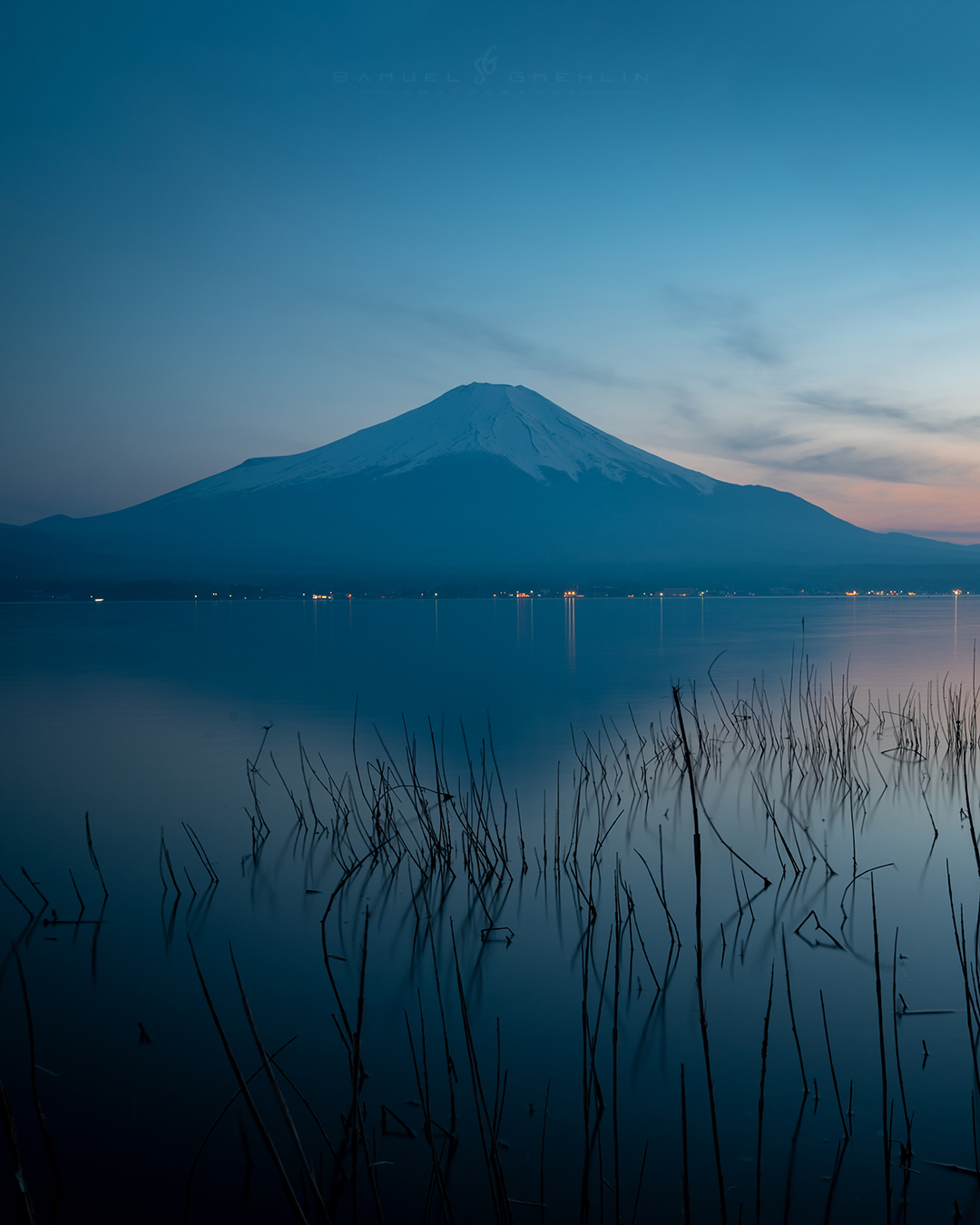 When the Lake Forgot Time
•
That evening around Lake Yamanaka honestly felt endless. I had already walked more than 13km around the lake carrying my camera bag, completely exhausted, and I almost gave up waiting for the light to change. But little by little the sky turned deeper blue, the water became perfectly still, and Mount Fuji slowly disappeared into the darkness like it was fading out of the real world. One of those quiet moments that makes all the walking worth it. 🌌🗻
•
Swipe ➡️ for the print version!
•
@nikonasia #nikond750 AF-S 24-70mm f/2.8 ED VR
•
ISO 100 | f/13 | 25s
•
#tokyocameraclub #art_of_japan #bestjapanpics #bestphoto_japan #love_bestjapan #instagramjapan #lovers_nippon #raw_japan_ #folkscenery #thevisualscollective