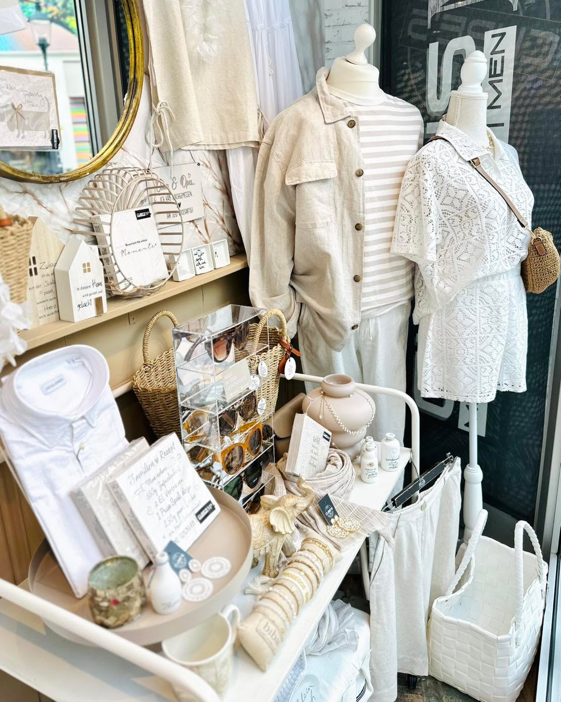 Vorfreude auf @baden_in_weiss 🤍
Unsere Öffnungszeiten:
Montag-Freitag 9 - 18 Uhr
Samstag 9 - 17 Uhr
@cubes_baden
—
Hier findet ihr uns:
CUBE‘S M2 Rathausgasse 8, 2500 Baden
CUBE‘S M³ Rathausgasse 12, 2500 Baden