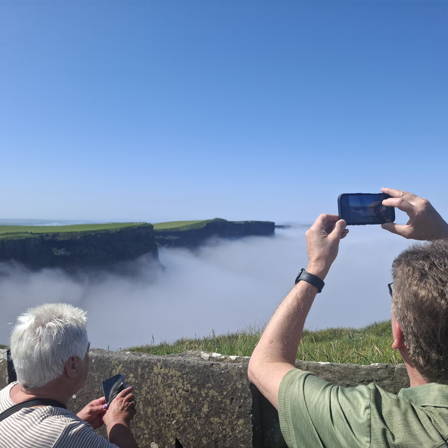 Our guests found the Cliffs of Moher like this yesterday 🌫️🌊
A completely transformed landscape, with the cliffs rising above a sea of fog that covered the entire base.
Have you ever seen them like this before? 🤍
The Burren and Cliffs of Moher UNESCO Global Geopark Wild Atlantic Way