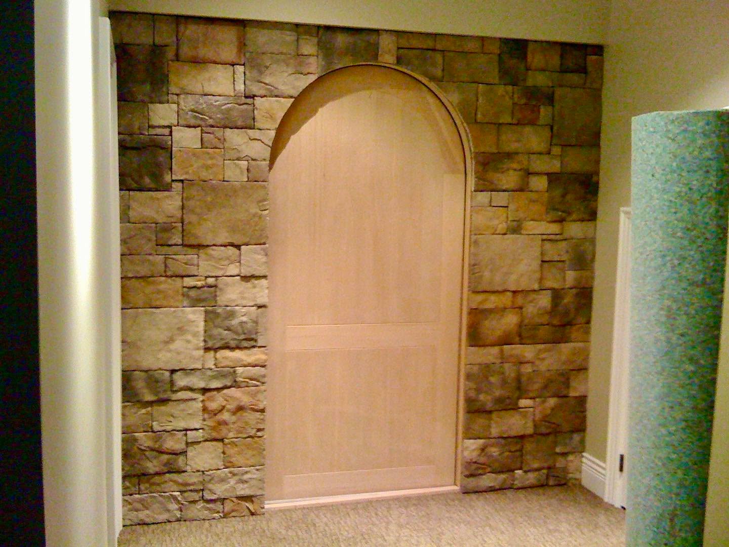Throwback Thursday to this nicely arched tight fit castle stone wine cellar entrance.
#winecellardesign #interior #interiordesign #masonry #stonework