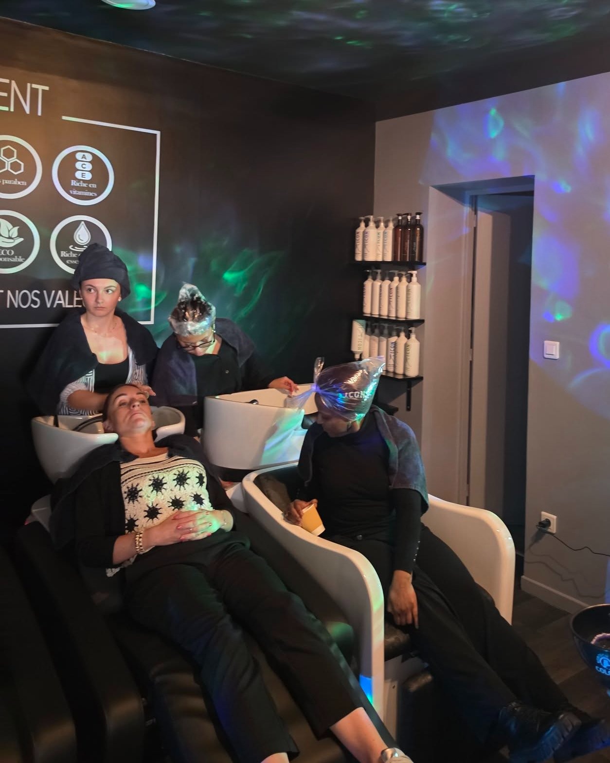 Retour en images sur la formation I.C.O.N. Day à la Factory Education ✨
Une journée riche en partage, en expertise et en inspiration aux côtés de Didier Mattellini, dédiée à l’univers I.C.O.N. et à l’accompagnement des professionnels dans leur développement.
Merci à tous les participants pour leur énergie, leur curiosité et leur passion.
Des moments comme celui-ci font grandir le métier. 🤍
#iconacademy #FactoryEducation #FormationCoiffure #formationcoiffure #coiffeurprofessionnel #iconday