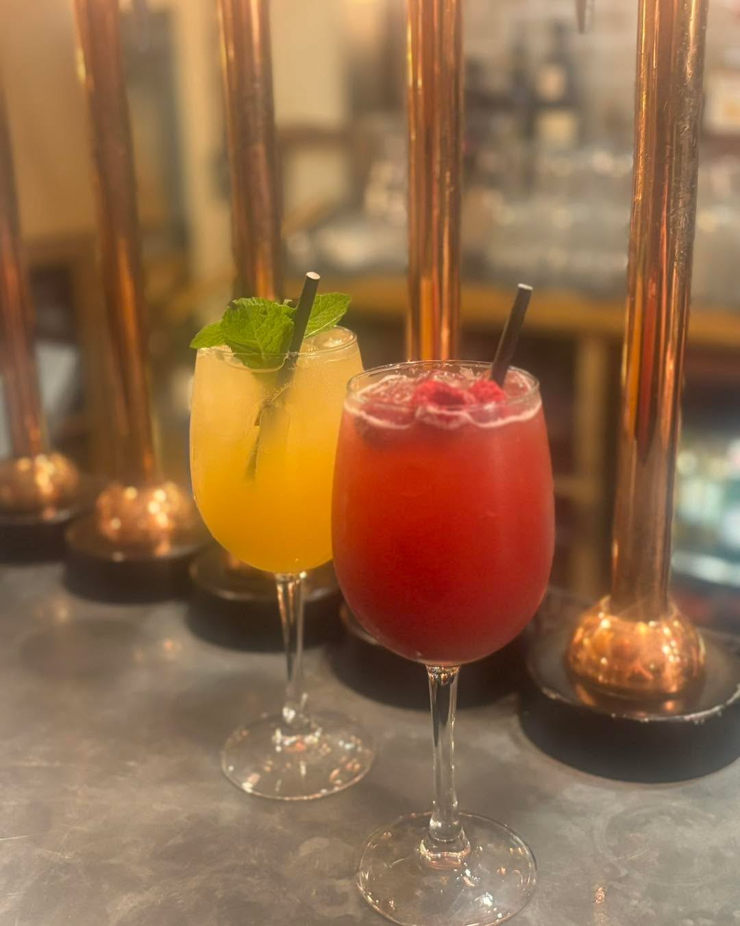 Wow, what a beautiful, warm Bank Holiday weekend we’re having! ☀️
And it’s only getting better… Chalk & Cheese are here tonight from 5:30–8 PM!
Time to grab a cocktail, hit the dance floor, and soak up those feel-good vibes.
See you there! 🍹