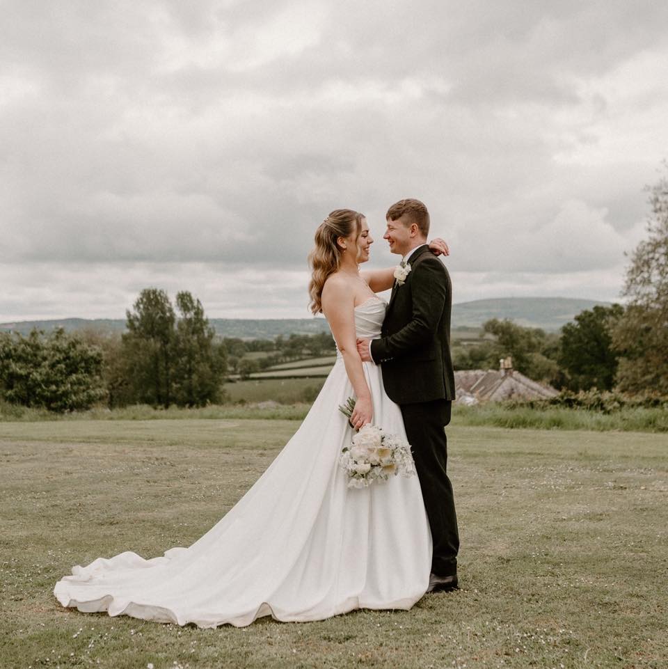 REAL BRIDE 🤍
A huge congratulations to our stunning bride Alex and her newly wed husband Sam on their dreamy wedding at wonwoodbarton
Thank you for sharing your beautiful photos with us and for choosing The Ivory Lounge to be part of your special day 🤍
louiseeleanorphotography
laura_le_page
gemmalouise_bridal_specialist_
#ivoryloungebride #realbride #realbridemoments #realbridestories #destinationwedding