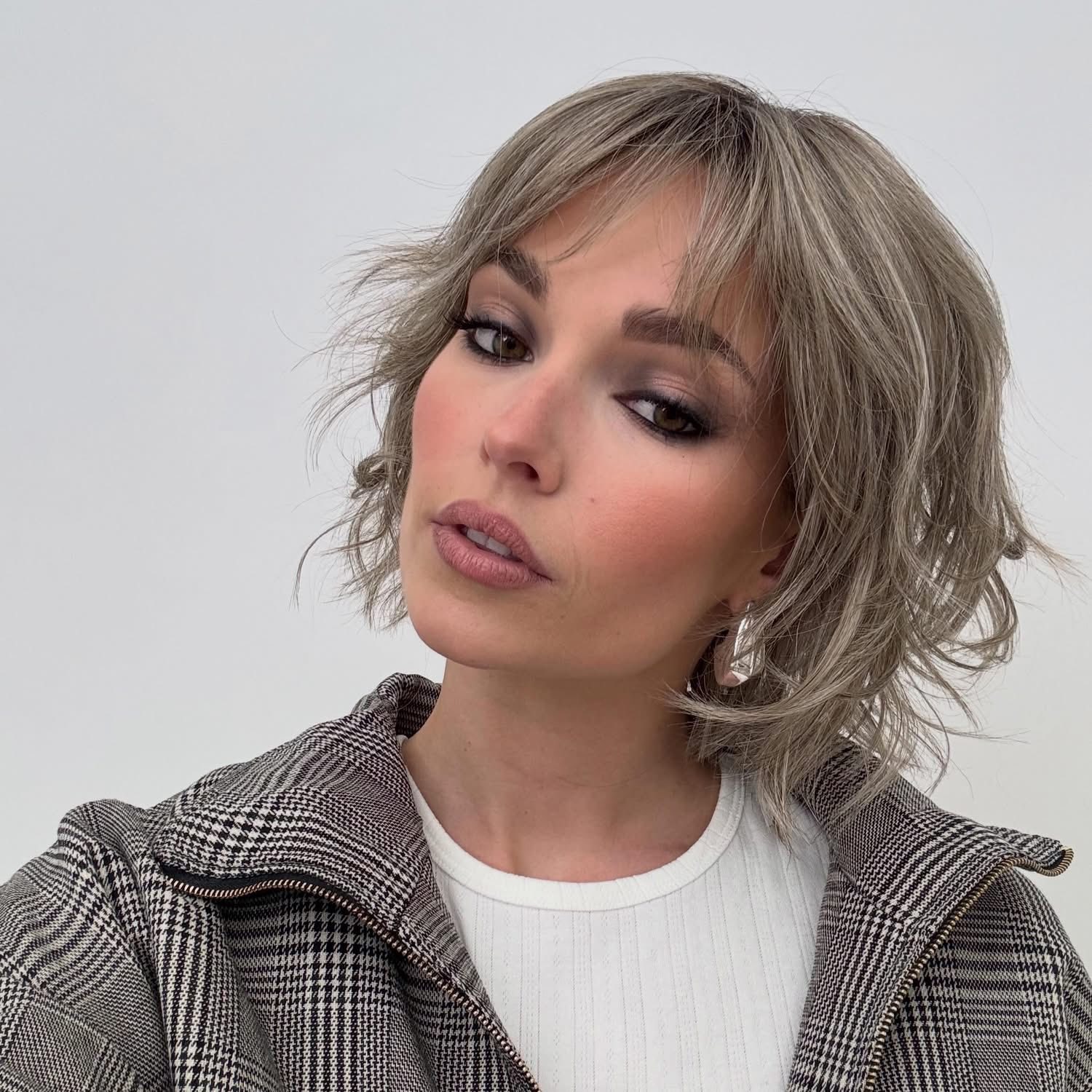 It’s a Brann wig in Greige-R kind of day. What are you wearing? ✨
#byTun #bytunshop #reneofpariswigs #wigs #wavywig #bobwig #wigforsale