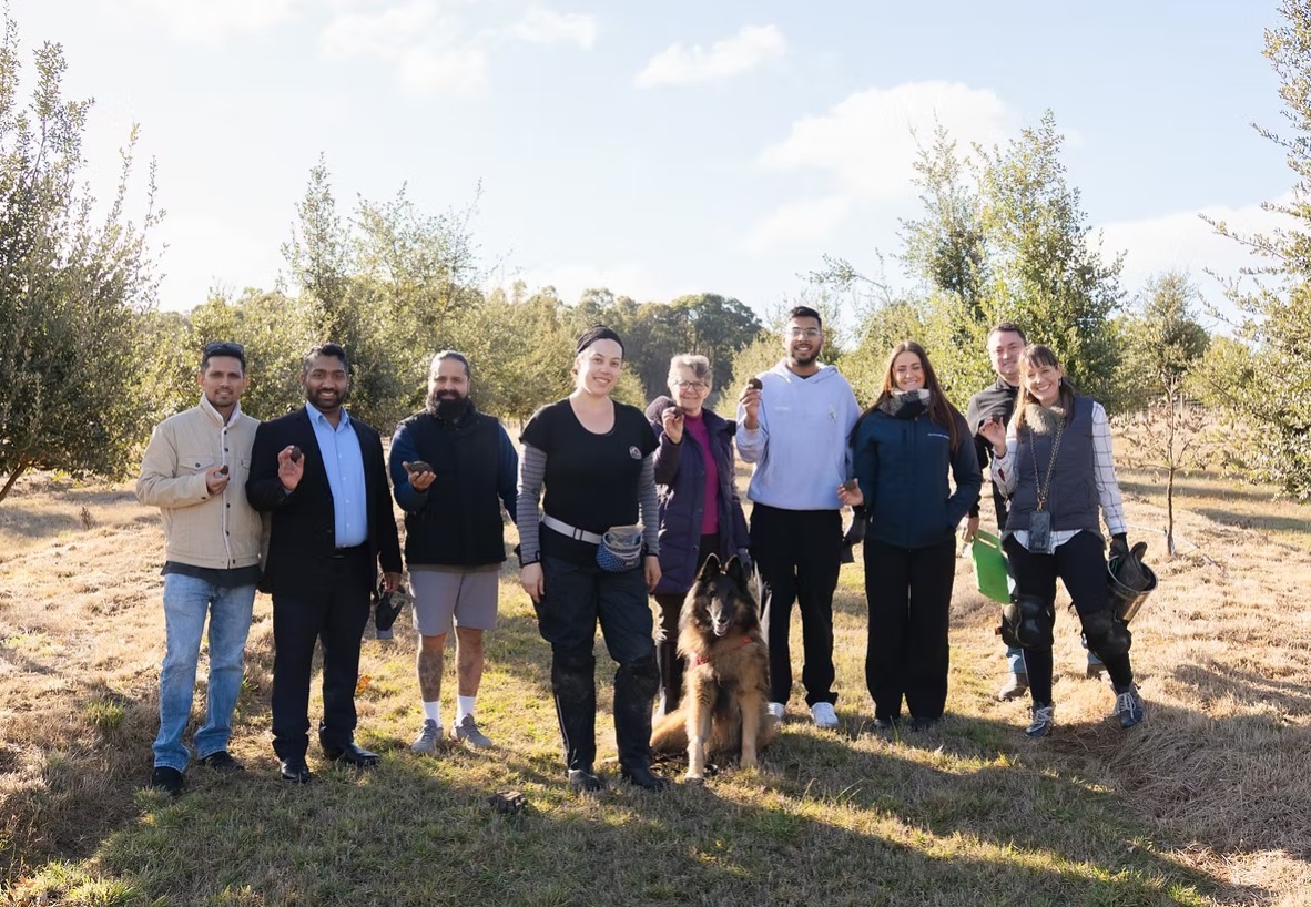 Don’t miss out — Double Oaks Estate has two special winter weekend truffle‑hunt dates left coming up, 13 June and 20 June, offering a relaxed cellar‑door experience with cool‑climate wines, beautiful views, delicious truffle toasties and the charm of Lancefield in winter. Bookings available on our website. #macedonrangessc #cellardoor #daylesford #visitmacedonranges #melbourneweekends #macedonrangesnaturallycool #familywinery #lancefield #weekendsinmelbourne #sunbury #kyneton #gisborne #woodend #truffle #TruffleSeason #trufflehunter #TruffleHunting
