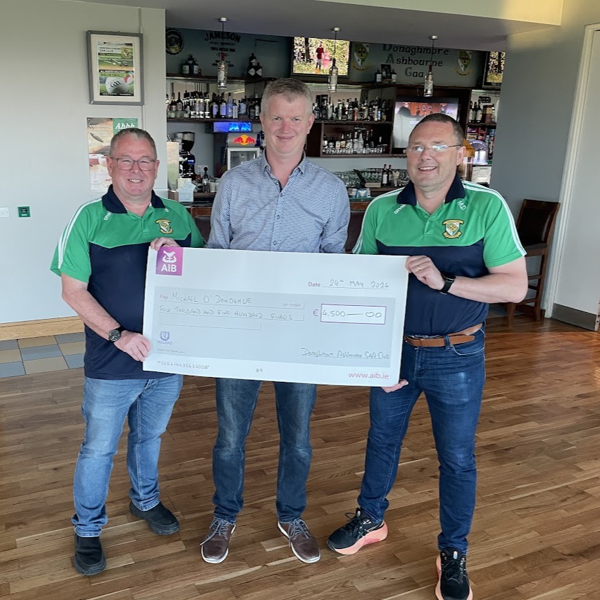 Comhghairdeas le Michael O'Donoghue on winning the €4,500 Lotto Jackpot, our third winner in eight months! Michael, a member of @seneschalstowngfc, purchased his ticket at a recent match in the club, and of course... Joe Synnott was the main to sell it! Maith sibh lads!