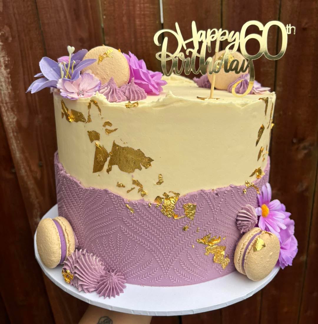 Pretty in purple, touched with gold, and made to celebrate 60 beautiful years 💜✨
#60thBirthday #BirthdayCake #ElegantCake #ButtercreamCake #PurpleCake #GoldLeafCake #MacaronCake #CakeArt #CustomCake #CelebrationCake #LuxuryCake #CakesOfInstagram #CakeDesign #MilestoneBirthday #HomeBaker
