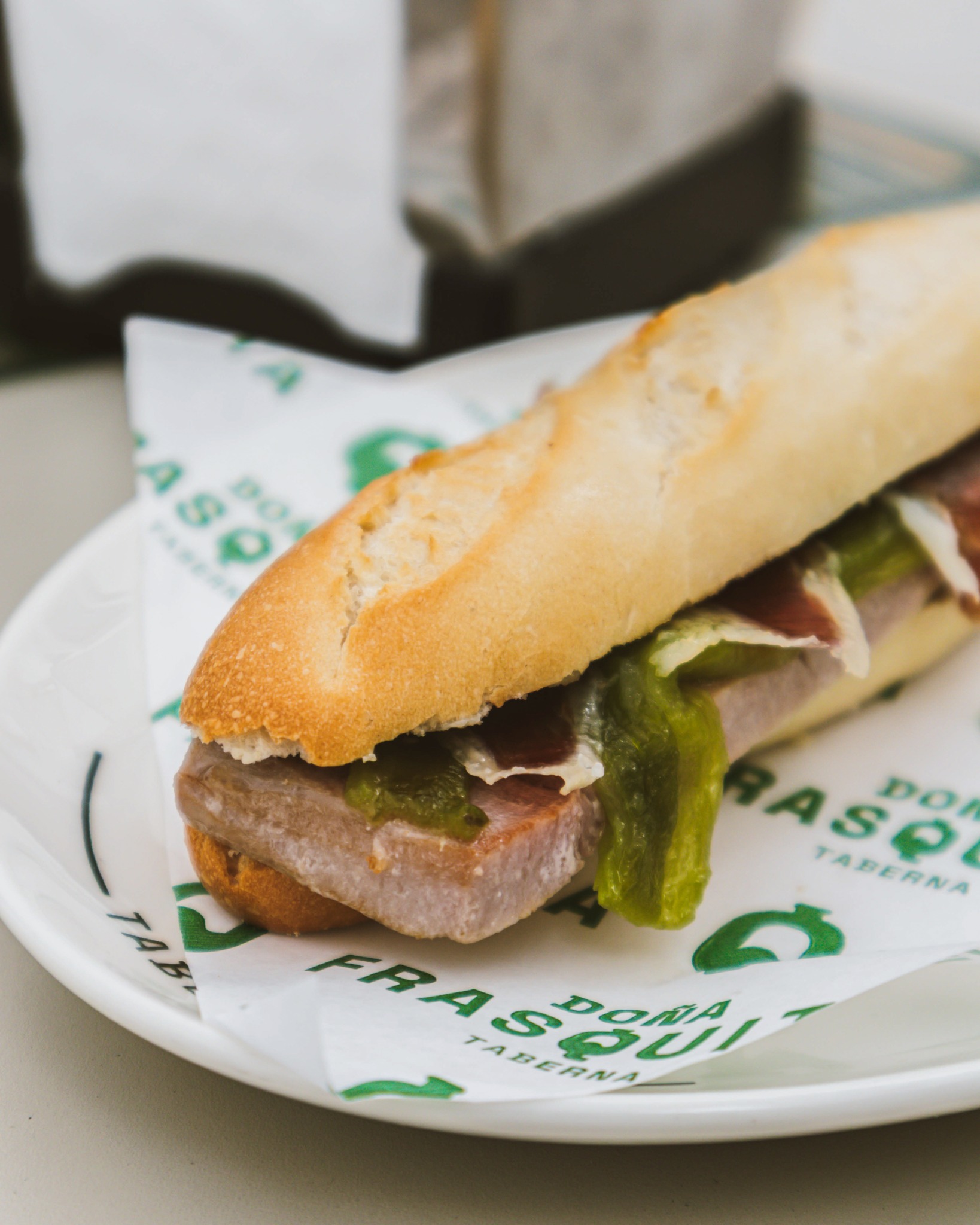 ¿Cómo es este nuestro serranito 𝐝𝐞 𝐚𝐭𝐮𝐧? 🐟 Un clásico llevado a nuestra manera, con buen producto, cocina con cariño y mucho mucho sabor.
Pruébalo en 📍José López Rodríguez N7
-
#taberna #sanfernando #doñafrasquita #cocina