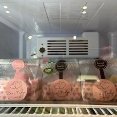 The lovely Sam of @samsfudge2020 has stocked us with some of her fantastic fudge. We have flavours like Terry's Chocolate Orange, Turkish Delight and Cadbury's Oreo Fudge to name but a very few. We also have a few vegan flavours and some great bottles stuffed with some of the old fashioned sweet shop classics for a super Fathers Day gift idea.