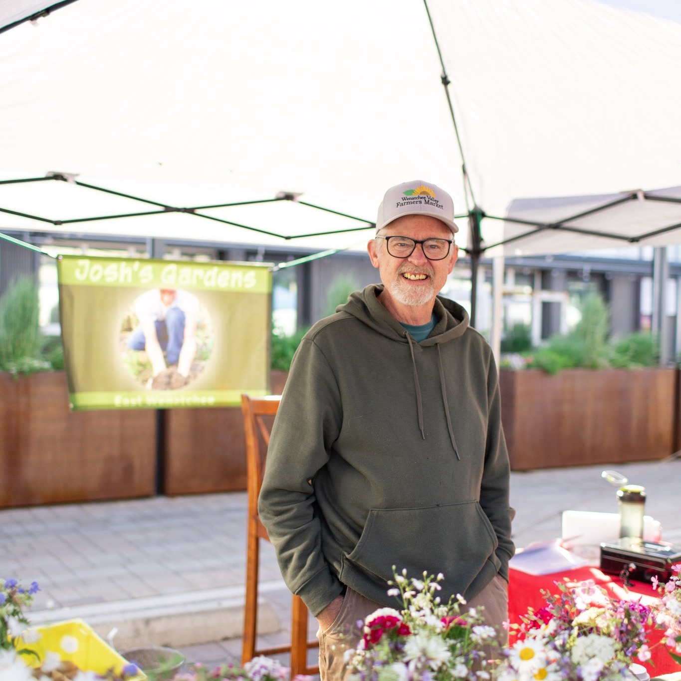 VENDOR SPOTLIGHT!!! - Josh's Gardens
Josh Peterson was passionate about sustainable farming and grew produce to sell at the local Farmers Market. Tragically, Josh, passed away in 2023 so his family decided to carry on his dream of farming by growing vegetables and flowers, just like their son did. So come down and say hello to Jim & Karen, or Grace (If you are lucky enough to catch her here). We are so happy to have them as members of our Market Family. 📸by @nataliasheartphotography #VendorSpotlight #FarmOn #FarmingFamilies #Marketlife with @solaritycreditunion