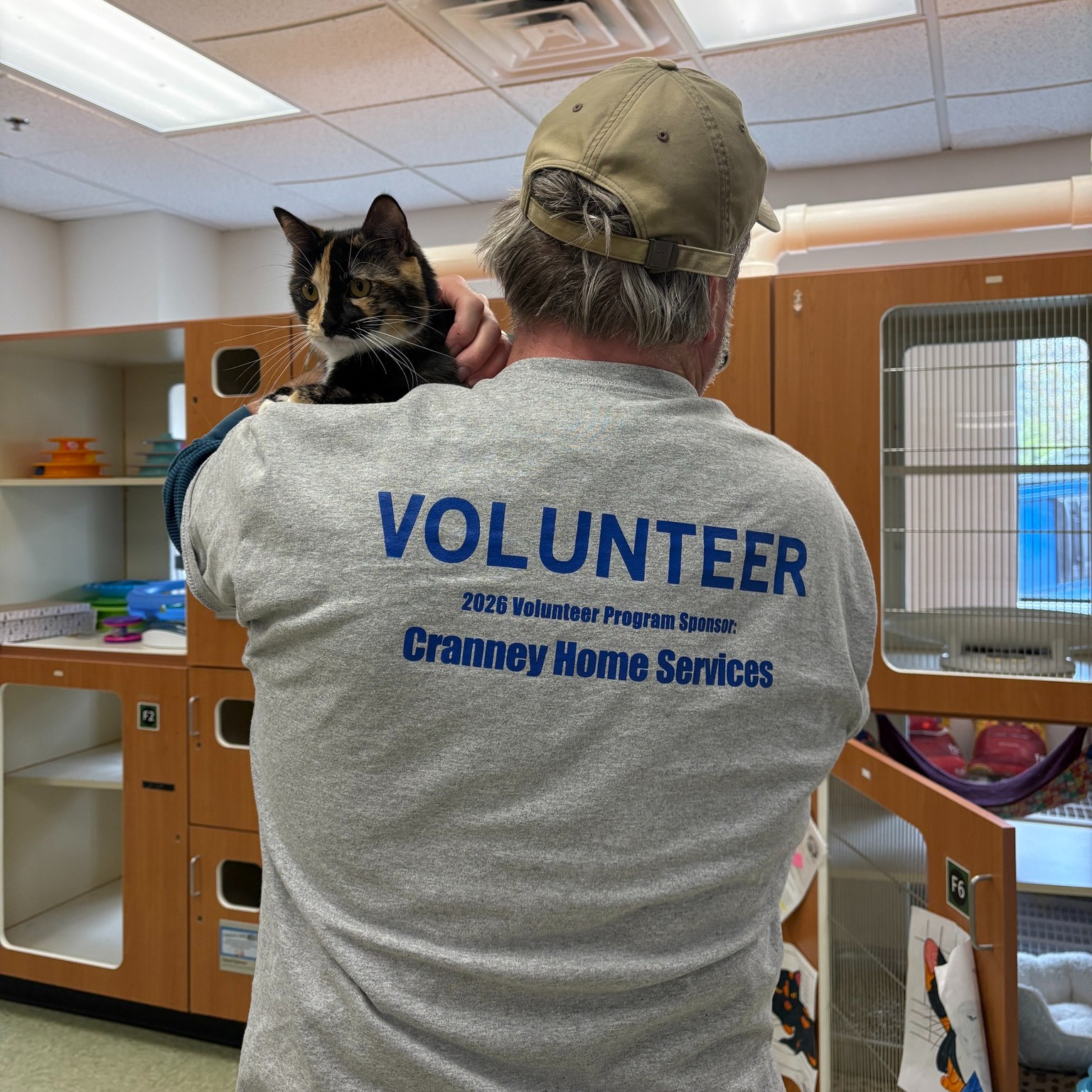 Behind every happy shelter pet is a team of dedicated volunteers helping make tails wag, kennels cleaner, enrichment happen, and animals feel loved while they wait for homes. 🐾
We want to give a huge shout out to @cranneyhomeservices for sponsoring our volunteer program! Their support helps us continue growing and supporting the incredible community of people who donate their time and hearts to the animals in our care.
From walking dogs to folding laundry to comforting nervous kittens, our volunteers make a difference every single day — and partnerships like this help make that work possible. Thank you, Cranney Home Services, for being part of our lifesaving mission! 💙