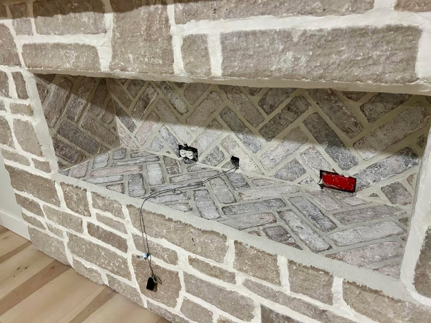 Using a white grout creates a homey, rustic look, especially with the shallow raked joints. Nice touch by us!
#masonry #masonrywork #grouting #groutlines #GroutGoals #workmanship #masonryworkmanship