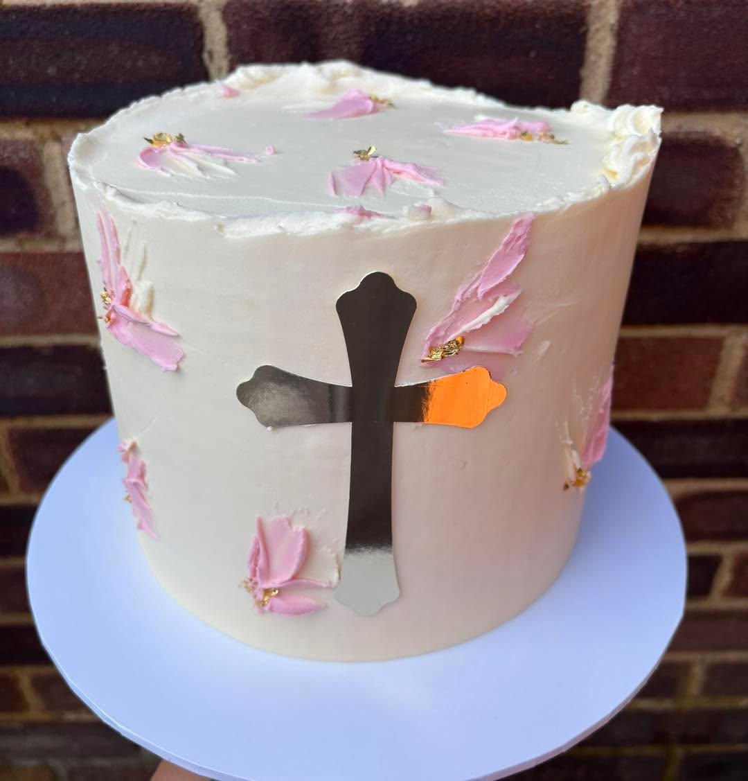 A beautiful cake for a beautiful celebration. 🙏
#ElegantCake #ButtercreamCake #BaptismCake #ConfirmationCake #ChristeningCake #CakeArt #CustomCake #PinkAndGold #CelebrationCake #MinimalCake #CakeDesign #CakesOfInstagram #SweetCreation #ModernCake #HomeBaker