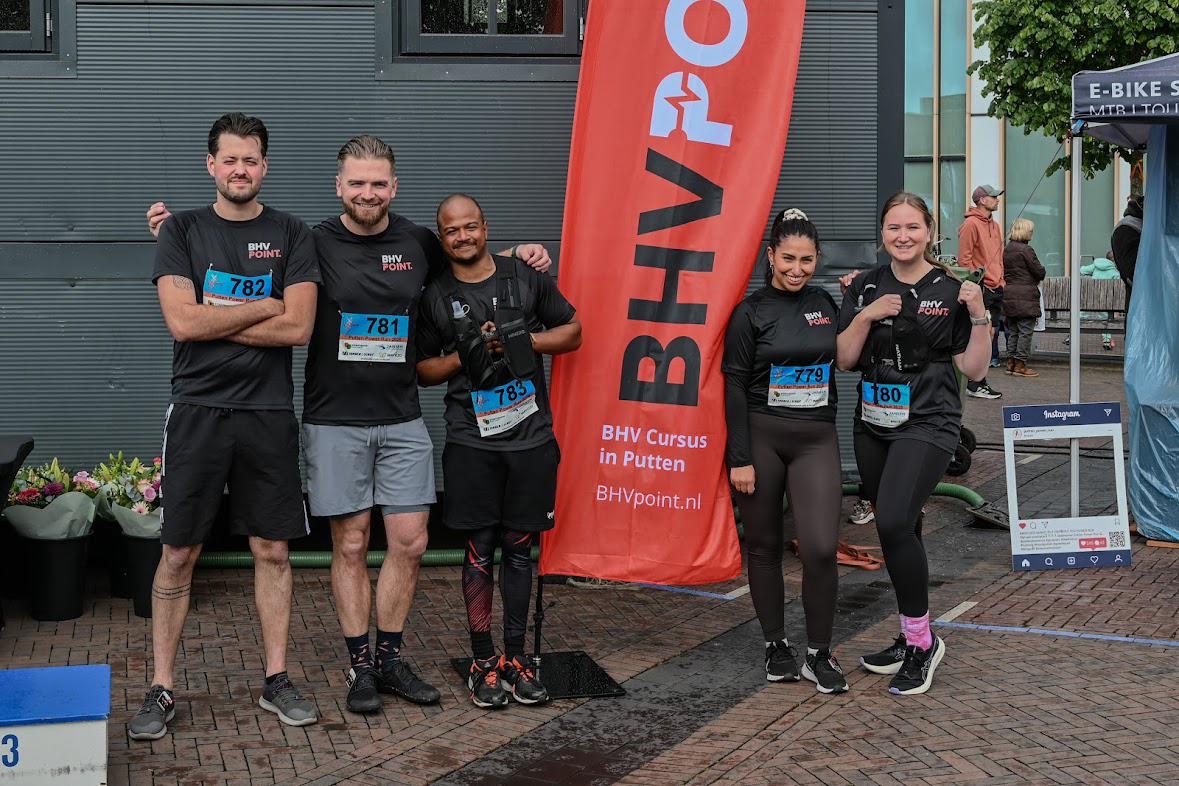 Met gepaste trots aanwezig bij @putten_power_run ! 🏃♂️
Het was weer een fantastisch hardloopevenement in Putten. En met ruim 1500 deelnemers helemaal uitverkocht!
Het was mooi om er als sponsor bij te mogen zijn en deel uit te maken van zo’n positieve, sportieve dag in onze eigen regio. Gefeliciteerd alle deelnemers! Jullie waren echt top. Dank aan de organisatie voor dit prachtige evenement.
Volgend jaar zijn we er zeker weer bij 🔥
#PuttenPowerRun #BHVpoint #Hardlopen #Putten