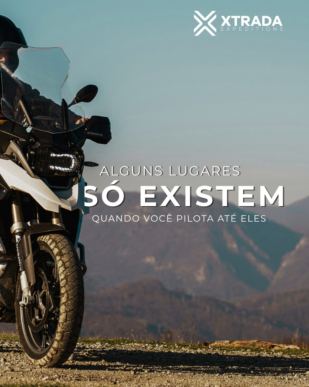 Você pode ver foto. Pode assistir vídeo. Pode salvar nos favoritos e deixar pra depois.
Mas existe um tipo de lugar que só se revela completamente quando você está lá: capacete na cabeça, motor ligado, céu aberto.
#PassosAlpinos #Oktoberfest2027 #Xtrada #Mototurismo #ViagemDeMoto #Alpes #Grossglockner