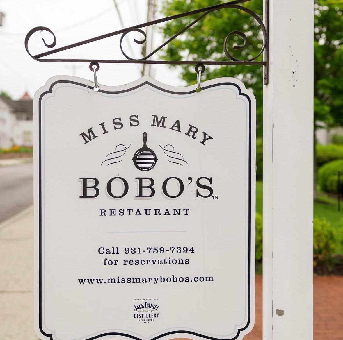You can’t come to Tennessee without eating some real southern cookin 🥘
The square has multiple places to dine and get that southern experience!
📍Miss Mary BoBo’s
📍Barrelhouse BBQ
📍BBQ Caboose Cafe
You really can’t go wrong with any of them!
#Tennessee #visitlynchburgtn #lynchburgtn #southerncooking
