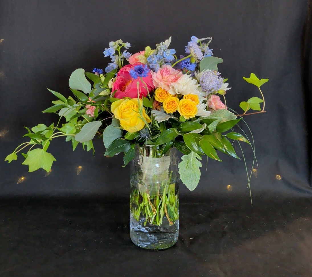 Bridal bouquet.. Congratulations 💚💚
Jeanne Davis AIFD Cfd
#ABF#peonies#coral#blue#yellow