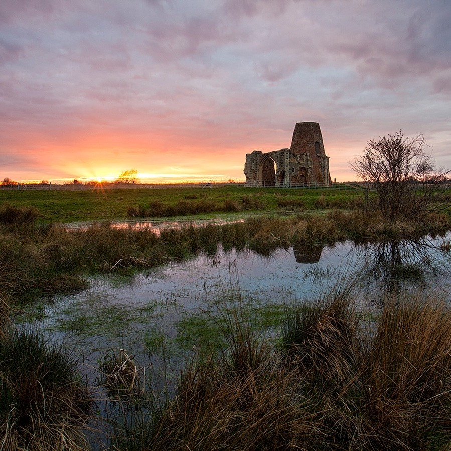 A living wetland of calm rivers, expansive lakes, and peaceful reedbeds. 🛶
Welcome to The Broads National Park!
Whether you want to captain your own day boat, explore the winding waterways by kayak, or cycle past iconic historic windmills, this unique landscape is all about slowing down. It is the ultimate place to find your own quiet pocket of nature and enjoy a truly relaxing escape.🦆
Tap the link to plan your perfect day on the water.
🔗 https://visitnorfolk.co.uk/regions/the-broads
#VisitNorfolk #TheBroads #BroadsNationa #BoatingHoliday #SlowTravel #NorfolkBroads #UKWetlands #NatureEscape
