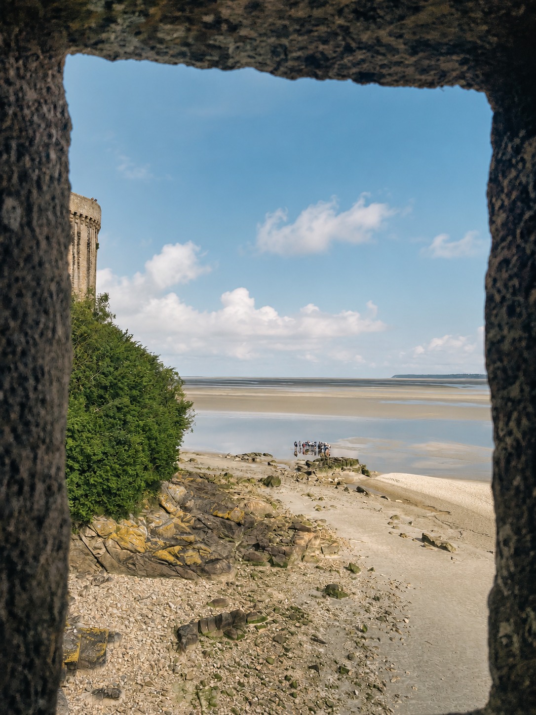 Aujourd'hui, c'est la Journée mondiale du tourisme responsable 🌿
Chez Mont Saint Michel Voyages, nous essayons simplement de faire découvrir le territoire autrement : la baie à marée montante, l'agneau de pré-salé élevé sur les herbus, les guides qui connaissent chaque pierre de l'abbaye.
Parce qu'un voyage peut aussi être une façon de mieux comprendre un lieu… et ceux qui le font vivre.