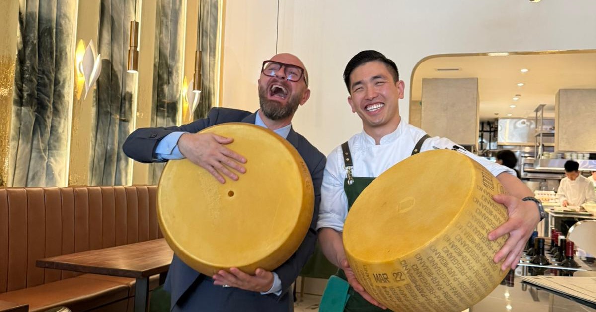 Mind The #Press 🗞️
Tra Montréal e Toronto abbiamo parlato francese, inglese e, soprattutto, italiano: territori, cultura gastronomica e storie italiane insieme ad alcuni tra più importanti giornalisti food, lifestyle e travel del Canada!
Due città diverse e due press lunch differenti accomunati dallo stesso obiettivo: creare relazioni autentiche e trasformare un prodotto in un racconto ancora più ampio.
Siamo sempre grati (e sorpresi) di vedere come, anche dall’altra parte dell’oceano, il @parmigianoreggianodop diventi la chiave per raccontare quel territorio piccolo, ma unico, che è la Food Valley.
.
.
#MindThePop #MediaRelation #DigitalAgency #Parma