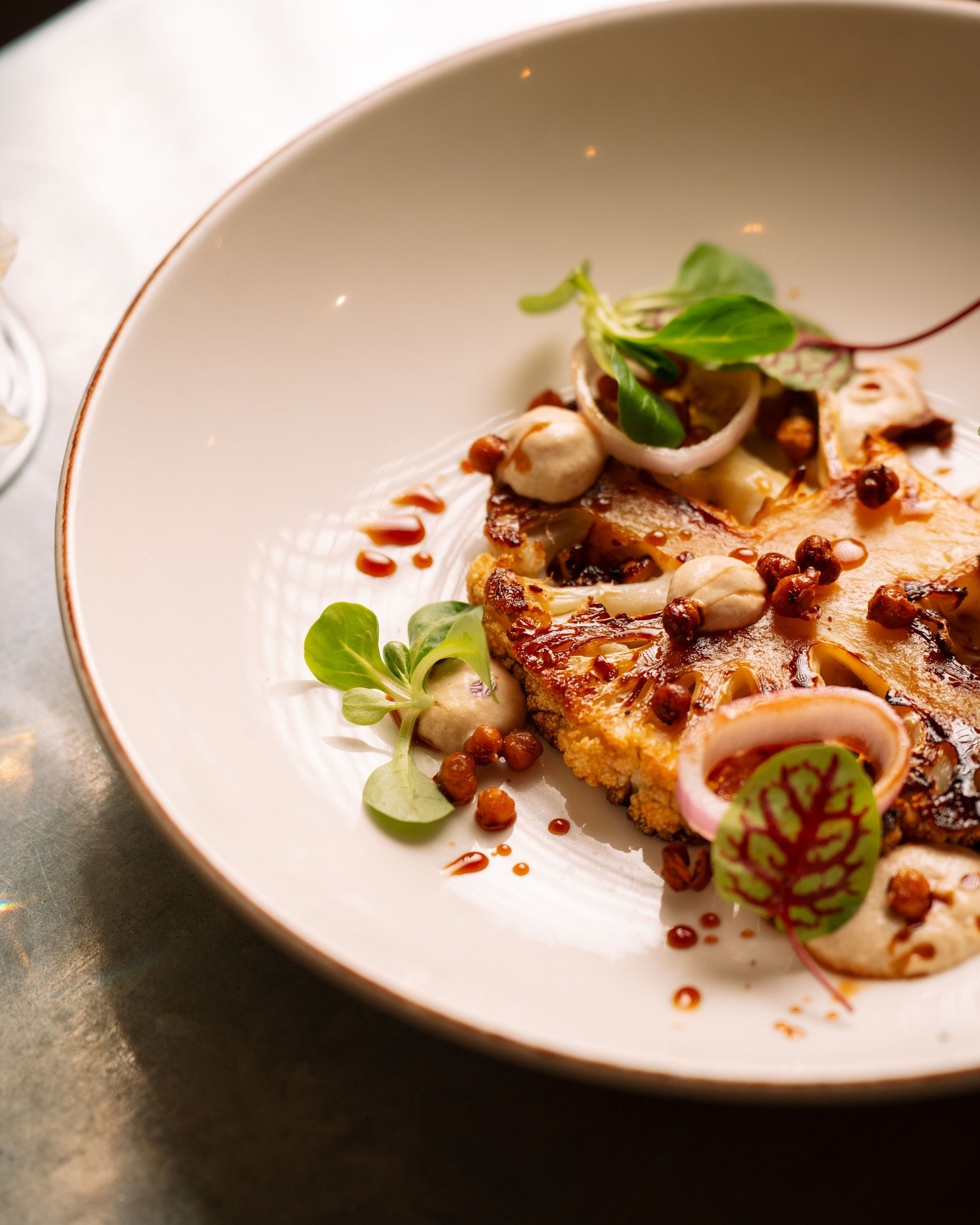 Barbecued Cauliflower (ve) Roasted chickpeas, pickled tropea, tahini dressing�& Saag aloo.
Bold, punchy and full of flavour.�
A plant-based dish that holds its own.
#thedogatwingham #springmenu #top50gastropubs