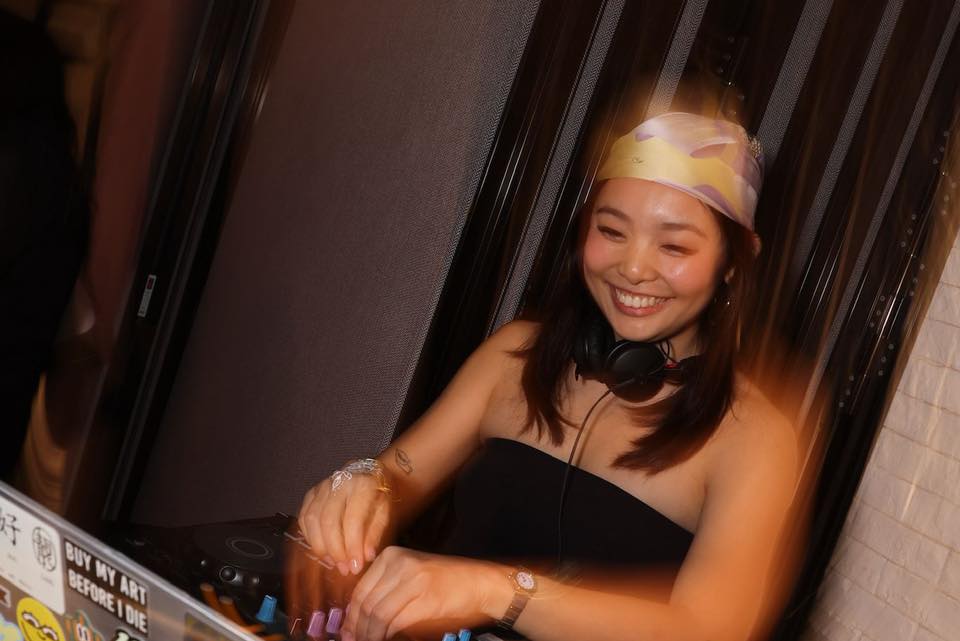 【After Party 篇】
活動過後的 After Party 同樣好玩!🥳
全靠這些朋友讓我們在音樂與美酒裡盡興,才可以一起慶祝世界紅斑狼瘡日!
特別鳴謝 DJ @bblamb 用音樂將氣氛推高;本地有氣茶 @zizutea 帶來清爽無負擔的滋味;@grazieeventshk 的snack cup增添一份可愛;美味的食物贊助 @fagaihk 填飽了大家的肚子。也當然少不了豐富的飲品贊助 @drinkinlieu 、@absolutvodka、@havanaclub 及 @twomoonsdistillery。最後,更要感謝最重要的飲品提供 @deadpoetshk,調製出微醺的紫色夜晚!
謝謝大家與我們一起舉杯,共同創造了這個難忘的Afterparty。🥂🌟
————————————————————
我們希望可以恆常跟大家分享有關紅斑狼瘡的資訊和故事,希望大家可以贊好和分享本專頁,讓更多人認識和關注紅斑狼瘡症 。
We hope to regularly share information and stories related to lupus. Like and share our content to raise lupus awareness.
關注紅斑狼瘡症 Know Lupus, Fight Lupus.
#worldlupusday2026
#mylupusdiary