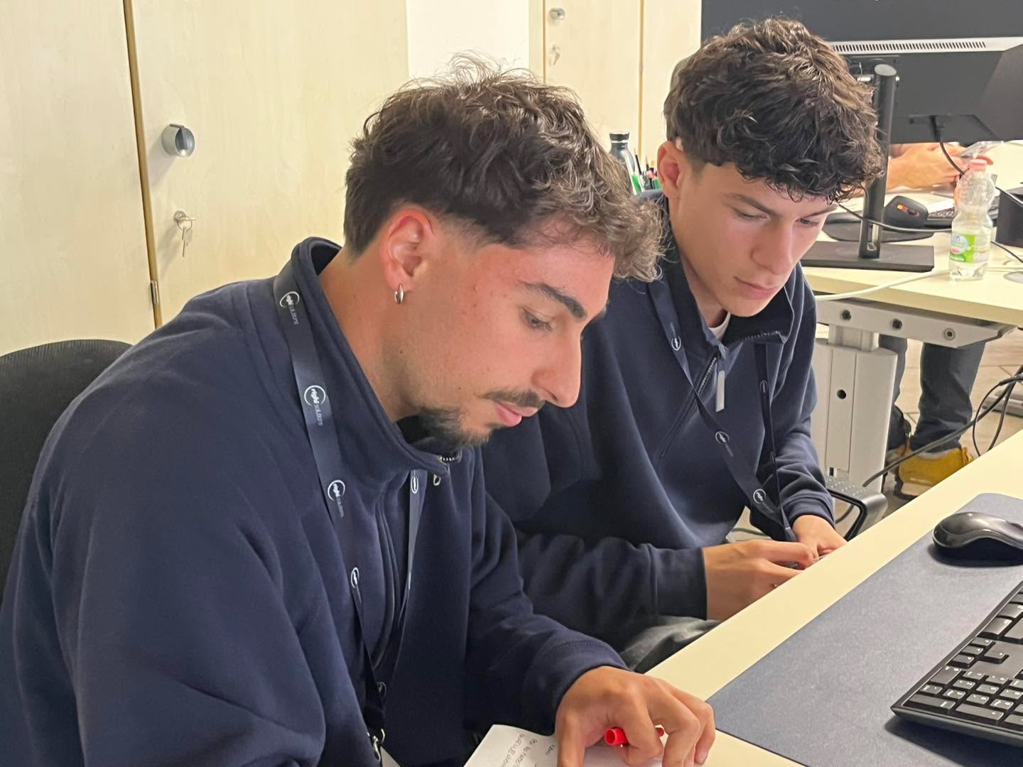 SCUOLA E IMPRESA SI INCONTRANO.
Vi portiamo dentro le aziende del territorio insieme ai ragazzi di Meccatronica
Seguirà video intervista a breve
Con Evian Gabanini in stage presso la ditta RIGHI GROUP di Bora di Mercato Saraceno
#PCTO #Formazione #scuolaeImpresa #ITTMarconi
Righi Elettroservizi
Associazione Genitori ITT Marconi Sede di Sarsina