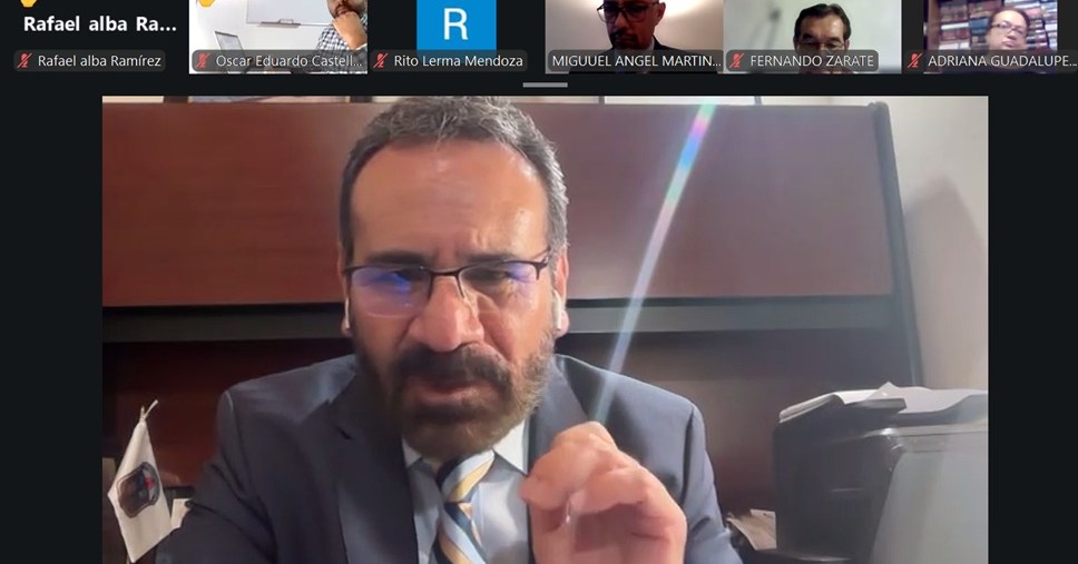 ✅Agradecemos al Mtro. Plácido Álvarez Cárdenas, Magistrado de la Novena Sala Penal del Supremo Tribunal de Justicia del Estado por su excelente conferencia titulada "Consideraciones en torno a la etapa intermedia".
👉Te invitamos a que la veas en nuestra página o en nuestro canal de Youtube
👇
https://www.youtube.com/@Juzgadores-Gto
Te esperamos en el próximo #juevesdejueces