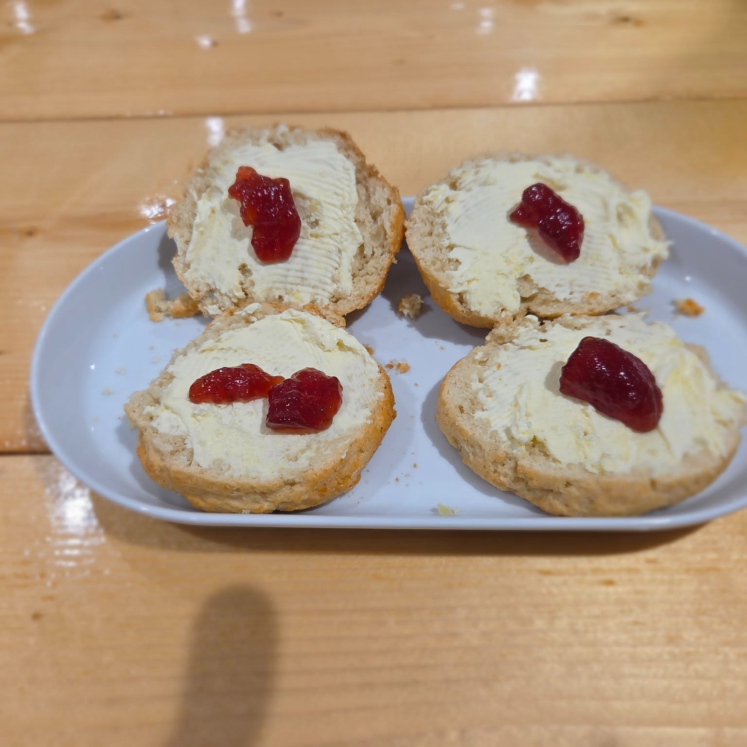 Cream teas now available at Little Clayhill Farm Shop! 🫖🍓
We’re now selling delicious cream teas for you to enjoy here at the farm or take away.
Perfect for a little treat while visiting the farm shop, or to take home and enjoy later. Pop in and see us — we’d love to see you!
Available while stocks last.
Little Clayhill Farm Shop
Eat in or take away ☕🍰
