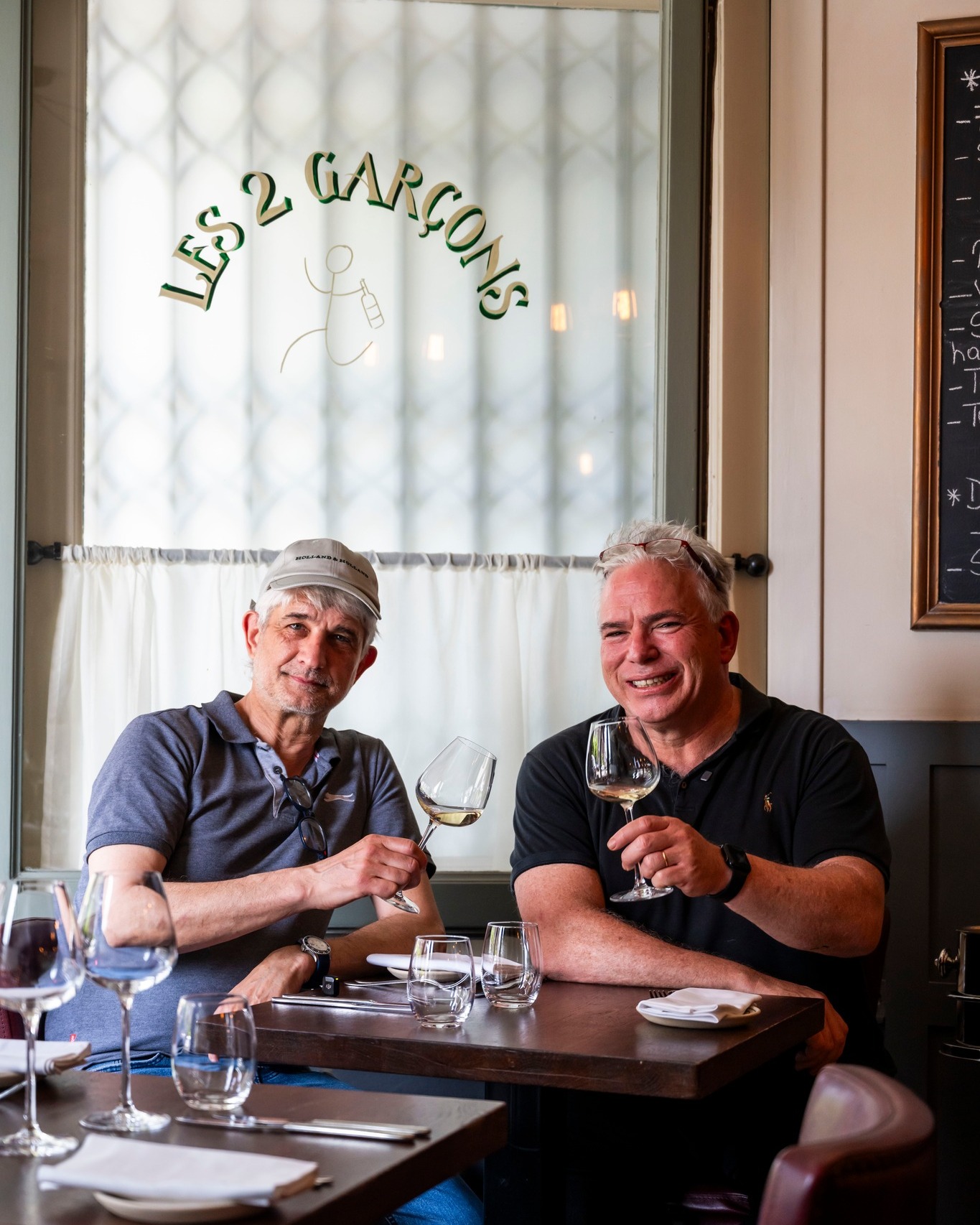 A little taste of summer awaits. 🦞☀️
Join us on 12th June for our three-course Lobster Lunch, featuring demi homard Bleu de Cornouaille, beurre d'escargot, frites, and a seasonal dessert of English strawberries, rhubarb, and vanilla ice cream. 🇫🇷
Head to the link in our bio to book. 🥂