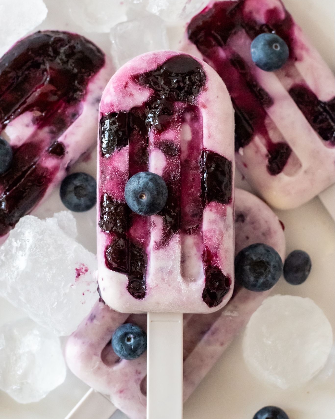 Avec cette chaleur, on a trop envie d'une glace, pas vous ? 🫐
👉Voici la recette ultra simple et rapide :
1. Mélanger le fromage blanc sans lactose Biochamps avec de la confiture de myrtille
2. Tapisser le fond d'un moule à glace avec de la confiture de myrtille
3. Ajouter le mélange fromage blanc sans lactose et confiture
4. Placer le tout au congélateur pendant au moins 4h
5. Démouler les glaces et place à la dégustation !
Un régal pour les petits et les grands ! 😋
#biochampslaiterie #biochamps #glace #yaourtglacé #glacesanslactose #sanslactose #bio #pyrenees #ariege #laiteriebio #madeinfrance #laitfrançais