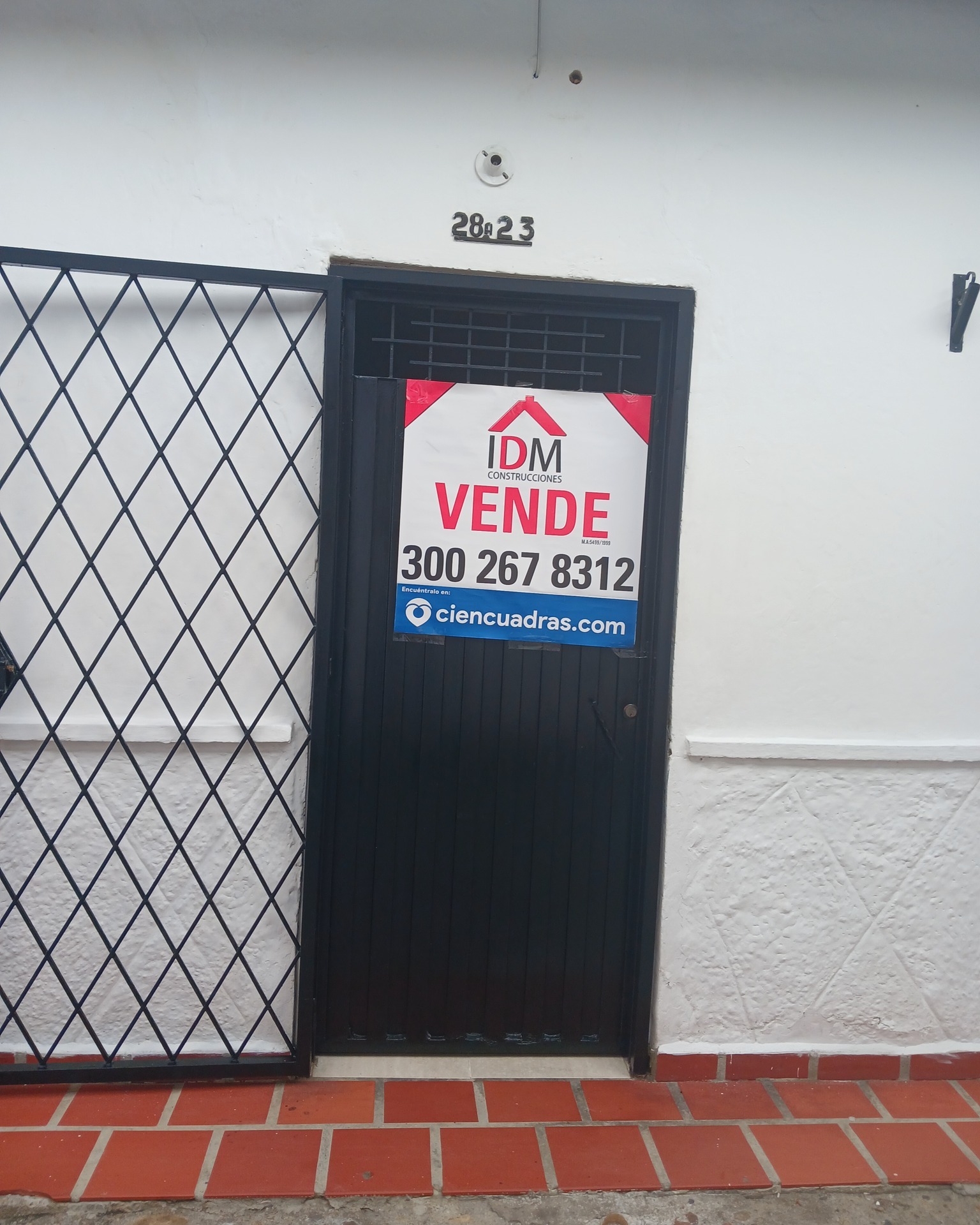 🏡 Se vende hermosa casa colonial en Pasaje la Rosita- Malecón de Girón
Amplia y acogedora, casa ideal para familias que buscan comodidad ,tranquilidad y una excelente ubicación.
✨Características:
✅Sala- comedor
✅Cocina tradicional
✅1 baño
✅Patio de ropas
✅Amplio solar
✅Espacios fresco e iluminados
✅4 habitaciones, 2 con closet
📍Ubicada en el sector Pasaje la Rosita, cerca del Malecón de Girón y a tan solo 15 minutos del parque principal. Cuenta con fácil acceso a transporte, comercio y servicios cercanos.
🌿Sector tranquilo y agradable, perfecto para disfrutar en familia. Una vivienda con el encanto de las casas coloniales y amplios espacios para mayor comodidad.
¡Excelente oportunidad de inversión y vivienda en Girón!🏡✨
📞Contáctanos para más información y agenda tu visita
Para mayor información: https://www.inmobiliariaidm.com/inmuebles/b6e3b5a5-4c8f-4816-82ca-48c06e2d696a
#inmobiliariadeconfianza #InmobiliariaIdm #inmobiliaria #hogar #ventacasa