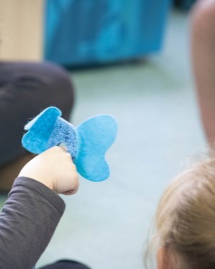 Et si les histoires prenaient vie entre vos mains ? 🎭
Le samedi 6 juin, Pipelette la Chaussette ouvre les portes de son atelier à Évry-Courcouronnes pour un moment de création.
👉 La fabrication de marionnettes est au programme, un formidable outil pour raconter, captiver et faire voyager les enfants à travers les personnages, les mots et l’imaginaire…
📍 Rendez vous à l’atelier de Pipelette la Chaussette, 2 rue Alphonse Laveran à Évry-Courcouronnes
Une belle occasion de découvrir l'univers de Pipelette et de repartir avec un support ludique à utiliser auprès des tout-petits.
#pipelettelachaussette #marionnettes #creation #spectacle #evrycourcouronnes