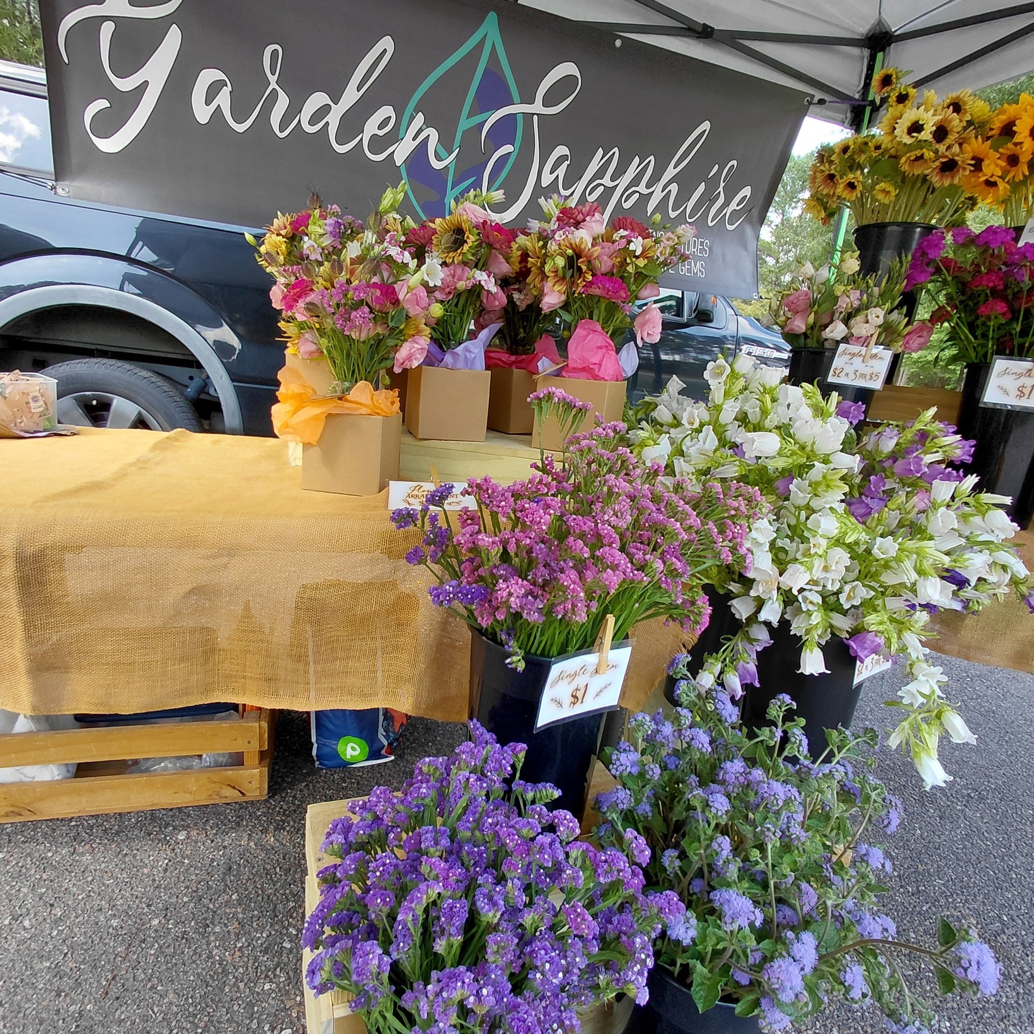 Finishing off May and the School Year Strong!
Treat yourself to the start of a new month with some Beautiful Blooms!
Garden Sapphire will be out at our Friday evening pop-up location at the Second Entrance to Sanctuary Cove at Copper Lane until 7pm tonight.
If you miss us, we will be a t Eggs Up Grill on Sunday morning until closing.
Can't wait to see you!
@followers