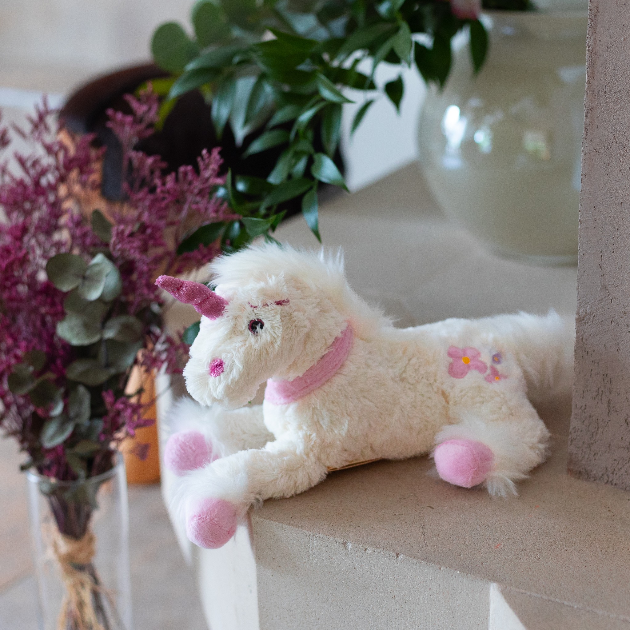 Craquez pour cette magnifique licorne blanche ultra douce 🤍🦄
Avec sa fourrure moelleuse et son regard attendrissant, elle accompagnera les petits dans tous leurs moments de tendresse et d'imagination.
✨ Un compagnon féérique à offrir ou à s'offrir.
👉 https://www.lecomptoirdesauthentics.com/product-page/peluche-licorne-blanche-25-cm-ultra-doux
#peluche #licorne #doudou #enfant #cadeau #naissance #douceur #universmagique