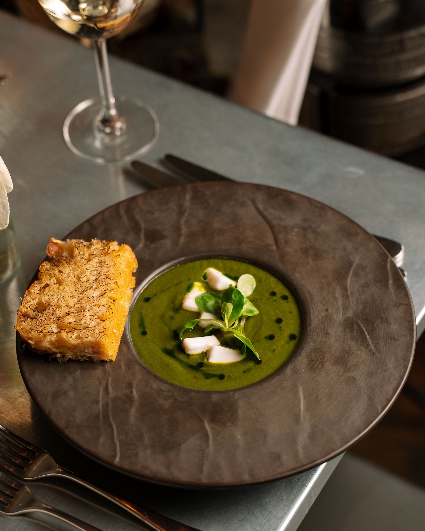 Leek & Watercress Velouté, baked vegan feta�
Light, fresh and comforting.�
A great way to start.
#thedogatwingham #top50gastropubs #SpringMenu