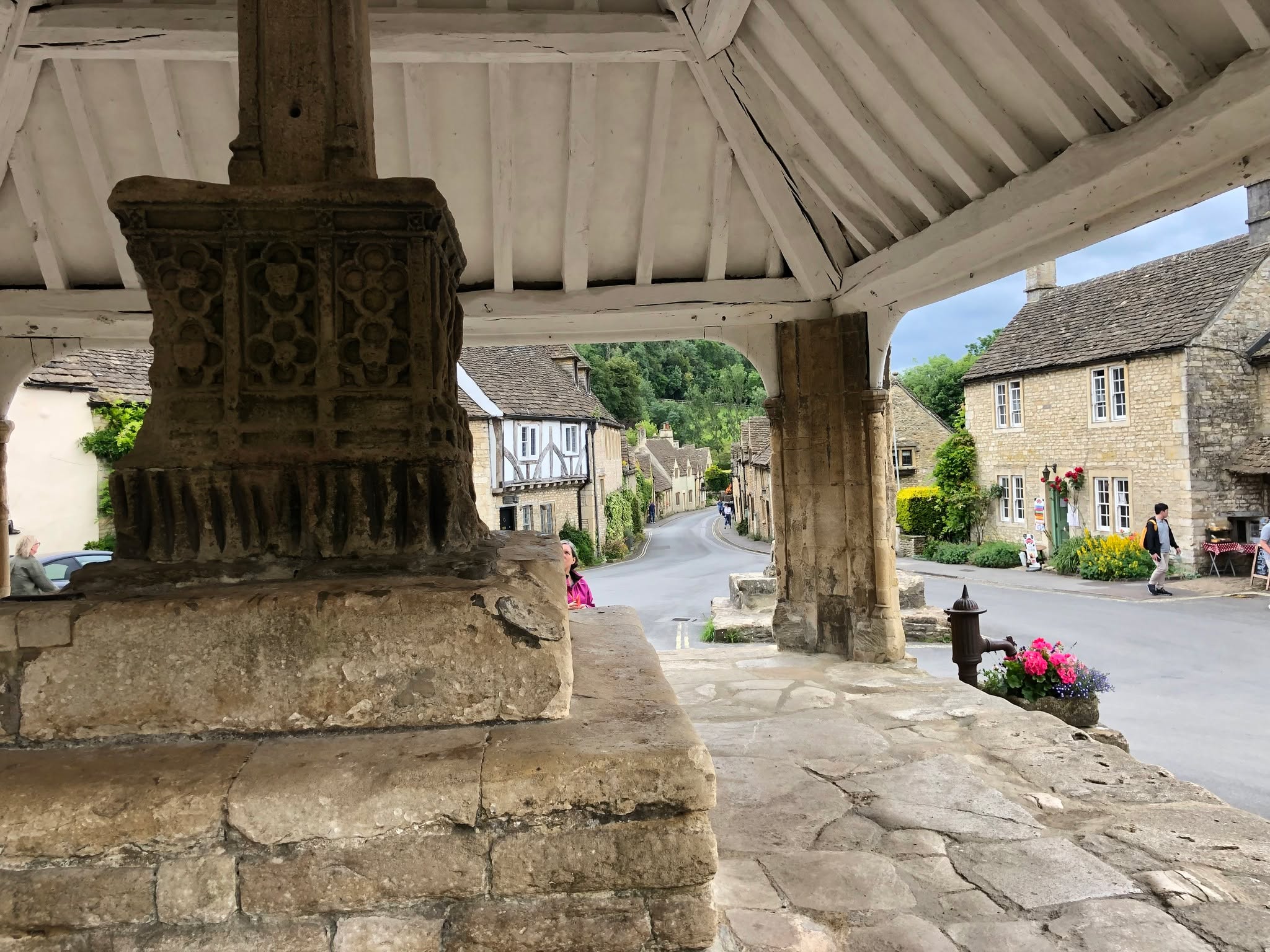 Castle Combe's market cross is in the centre of this beautiful village. It dates from the 14th or 15h century - a market charter was granted in 1440. This prevented other settlements in a six-mile radius from holding markets, so helped local businesses.
#offbeatcotswolds #bluebadgeguide #bluebadgeguides
#britainsbestguides #Cotswolds #thecotswolds
#inthecotswolds #cotswoldcountry #Cotswolds_Culture #lovethecotswolds
##castlecombevillage #castlecombe #marketcross
#discoverthecotswolds #visitthecotswolds #discovercotswolds #cotswoldslife #cotswoldlife
#your_cotswolds
#cotswoldvillage #visitengland #englishvillage
#englishcountryside
#explore_britain_ #traveling_uk
#photosofengland #instabritain #europetravel