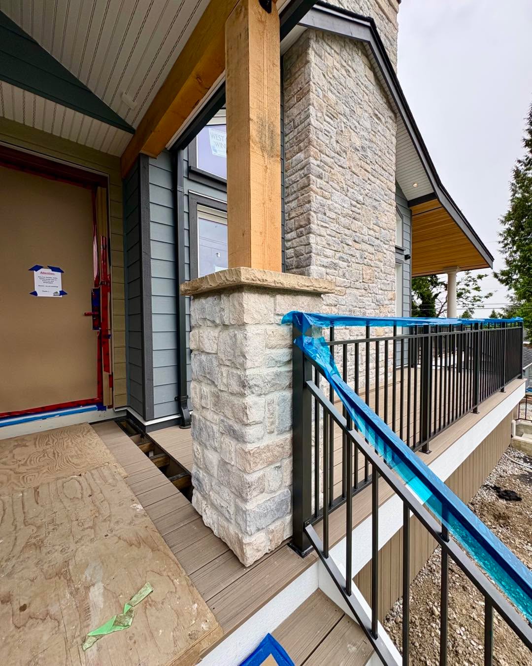 Nice view coming up the stairs
#masonry #stonework #StoneVeneer