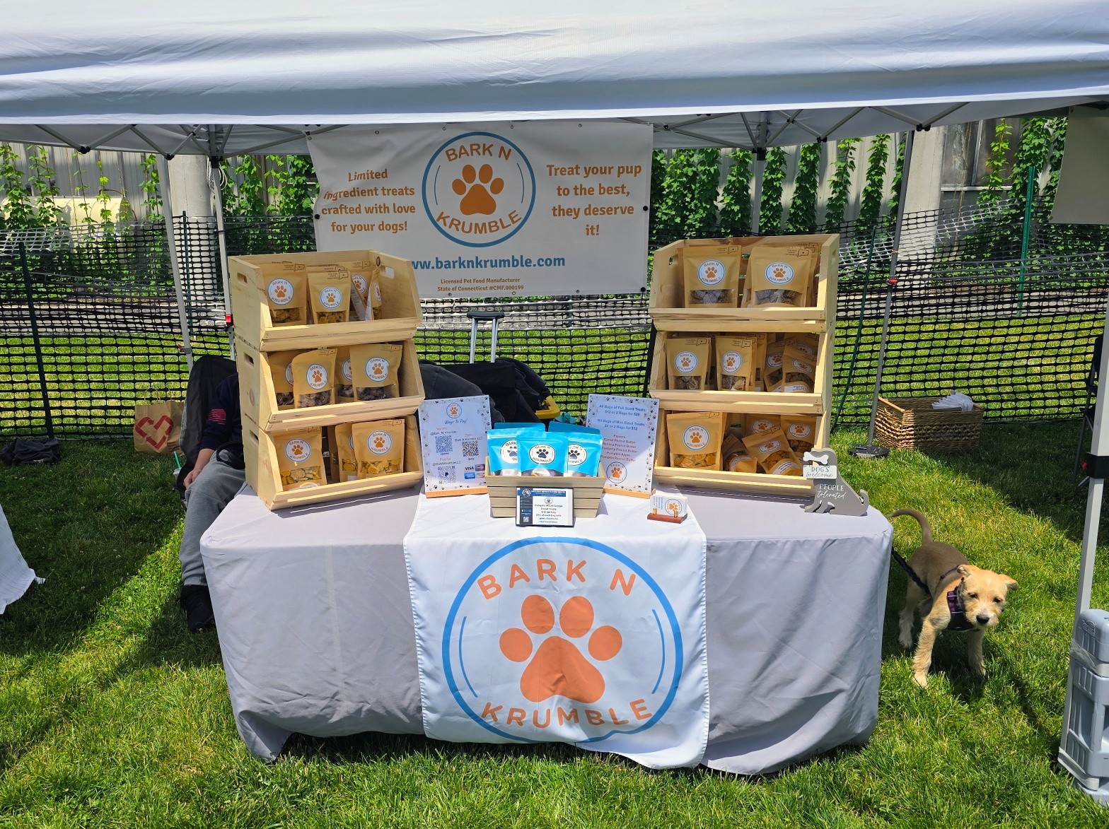 🎉🐾 We're here and ready to party, pups! 🐾🎉
Paws and Pints is officially underway at Two Roads Brewing Company's Hop Yard in Stratford, CT! Stop by between now and 4pm to grab your pup's favorite Bark N Krumble treats and enjoy an afternoon filled with dogs, drinks, shopping, and family-friendly fun! 🍻🐶
We've got the treats, all we need now is YOU! Come say hello, meet some adorable pups, and stock up on your furry friend's favorite snacks. 🦴🧡
Today's Bark N Krumble staff includes two very special team members... Lucifer and Nova are both on shift today! 🐾🐾 Nova is hard at work learning the ropes, while Lucifer is keeping a watchful eye on the operation and making sure everything runs smoothly. Be sure to stop by and say hello! ❤️
📍 Two Roads Brewing Hop Yard ⏰ Here until 4pm!
Who's bringing their pup out for a Sunday adventure? 🐕🐾
#BarkNKrumble #PawsAndPints #TwoRoadsBrewing #DogFriendly #CTEvents #DogTreats #SupportLocal #PartyPups #LuciferTheServiceDog #NovaThePup