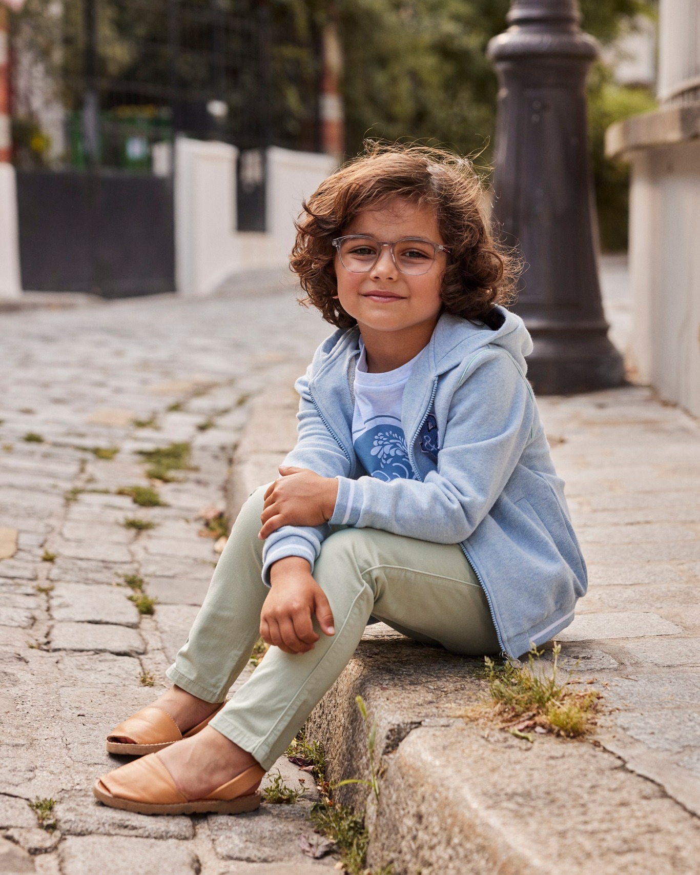 Tartine et Chocolat
Pensados para os pequenos grandes momentos da infância. Os óculos Tartine et Chocolat acompanham cada aventura com delicadeza, resistência e charme francês.
Designed for the little big moments of childhood. Tartine et Chocolat glasses accompany every adventure with elegance, durability, and French charm.
#tartineetchocolat #tartineetchocolateyewear #visão #vision #dmdieyewear #grupodmdi #dmdigroup #collection