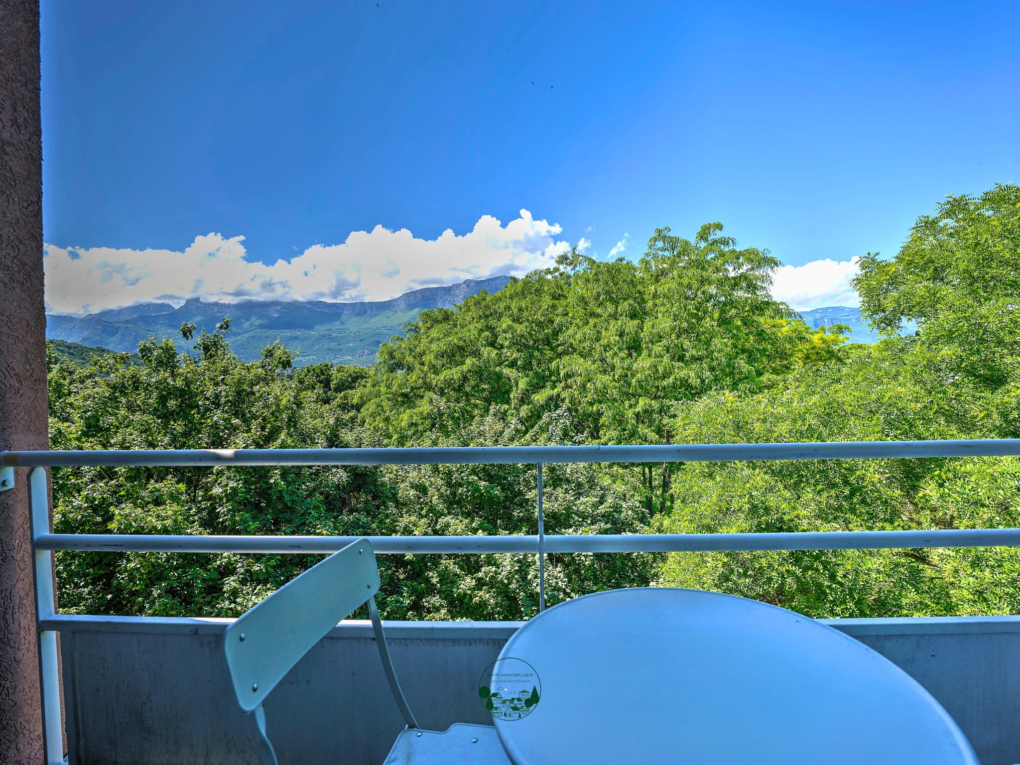 A découvrir uniquement chez BVR Immobilier, duplex en dernier étage avec ascenseur de 92 m2 sur Eybens.
Contactez nous pour en savoir + #eybens #achatimmobilier #appartement