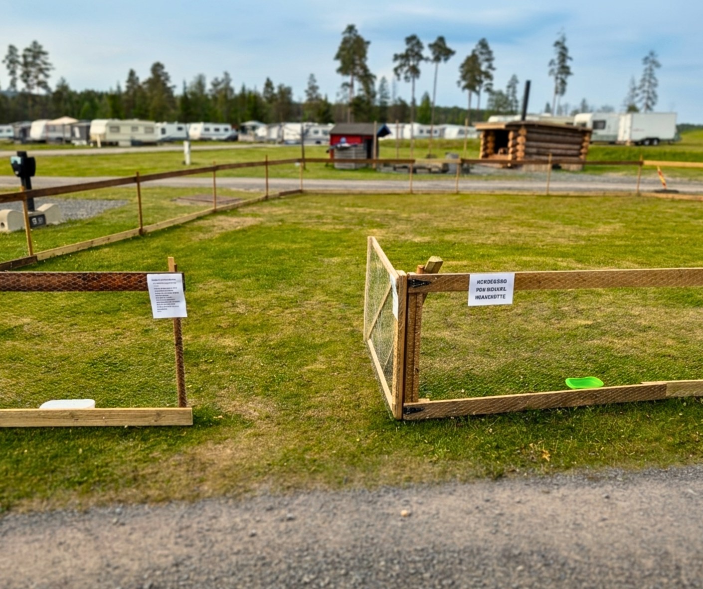 🐾 Ny hundegård på Odin Camping!
Endelig har vi fått et stort, trygt område hvor hunder kan løpe, leke og møtes – rett ved resepsjonen og kaféen. Perfekt før eller etter en tur på de fine stiene rundt oss.
Book en campingplass eller en hytte og ta med hele familien – også den firbeinte!
Besøk nettsiden vår eller trykk på lenken i kommentarfeltet. 👇
#OdinCamping #Hundegård #CampingMedHund #Hundevennlig #campingliv